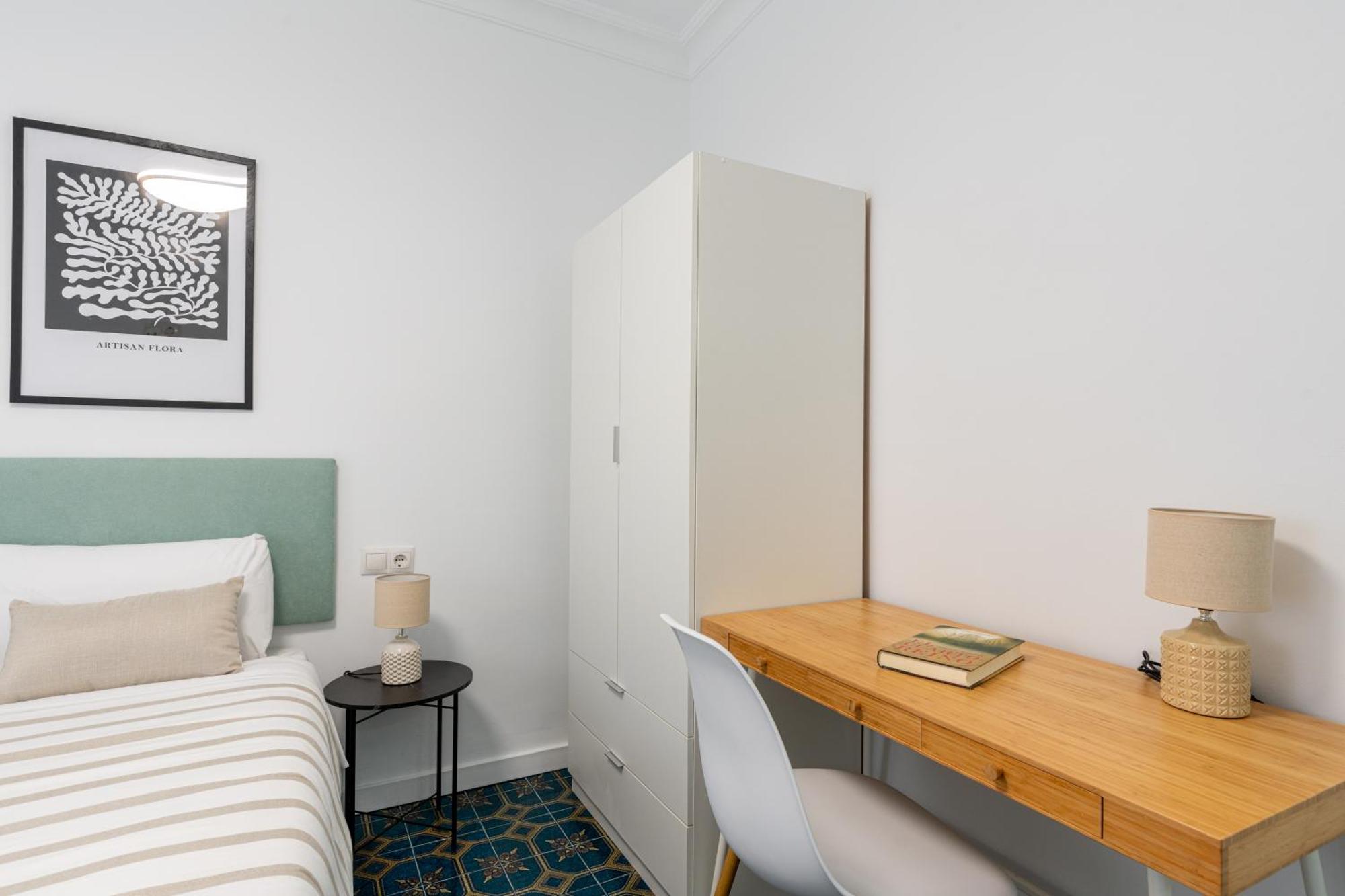 Piso Elegante Y Nuevo De 3 Y 2 Banos Apartamento *