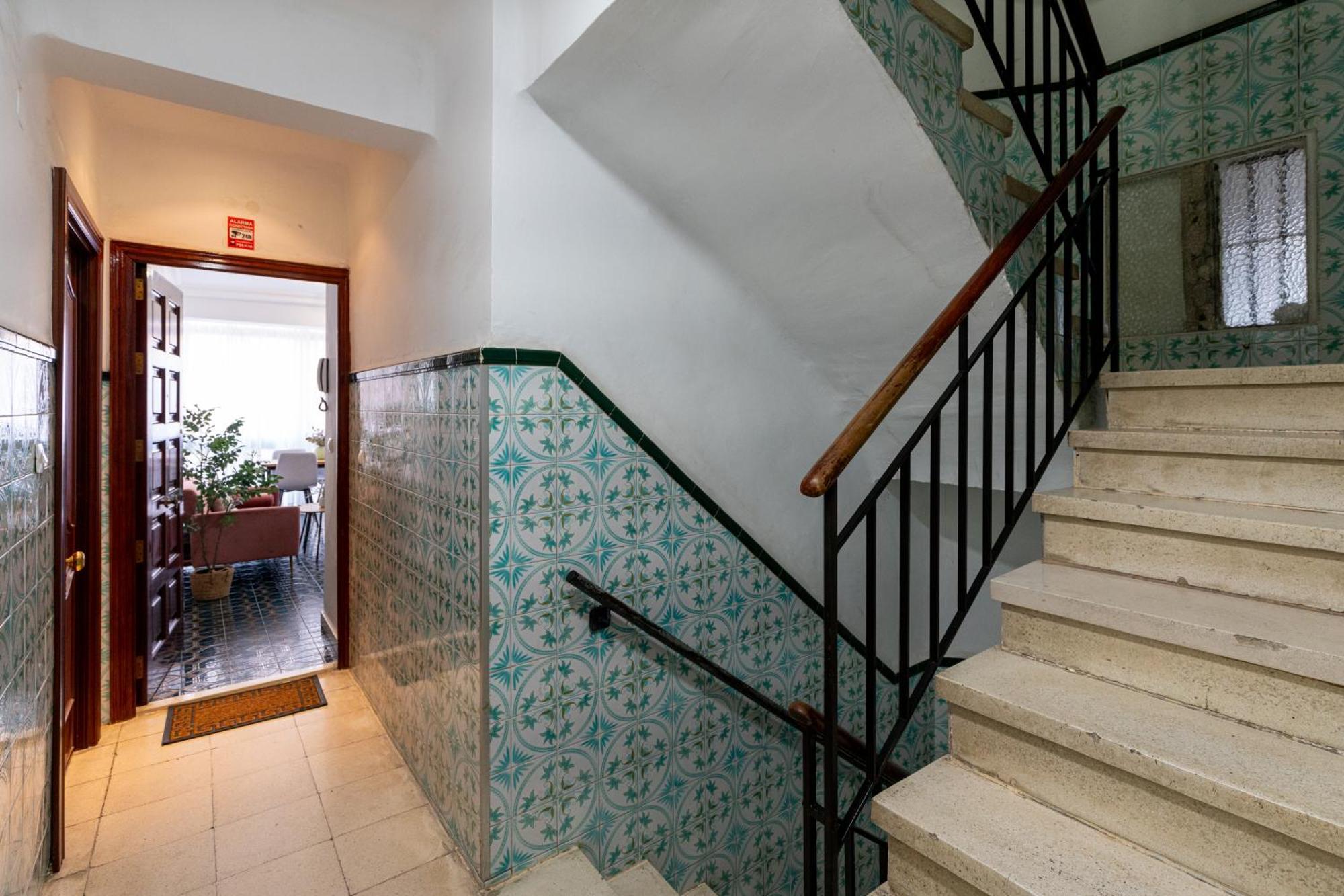 Piso Elegante Y Nuevo De 3 Y 2 Banos Apartamento *
