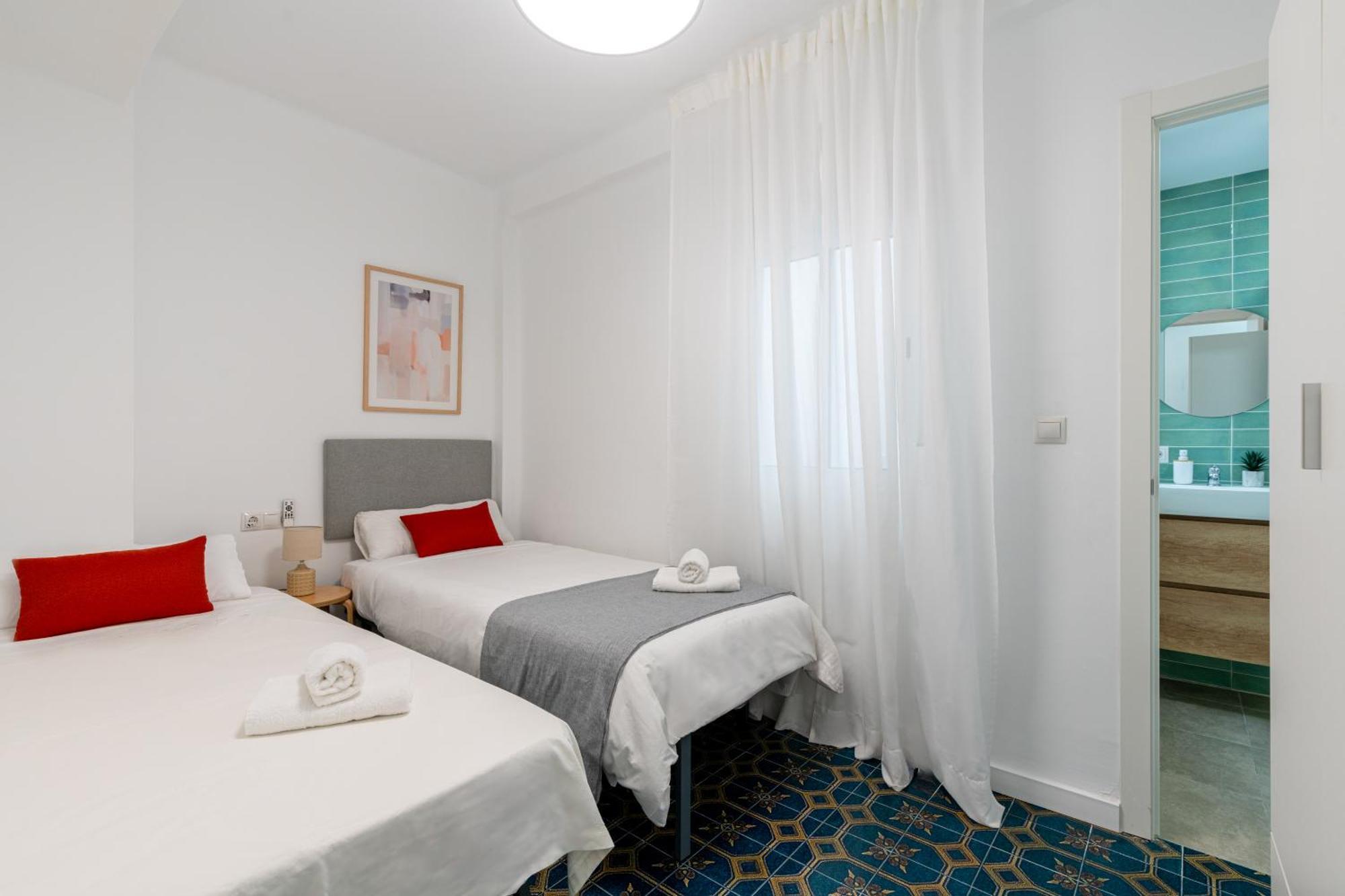Apartamento Piso Elegante Y Nuevo De 3 Y 2 Banos Sevilla