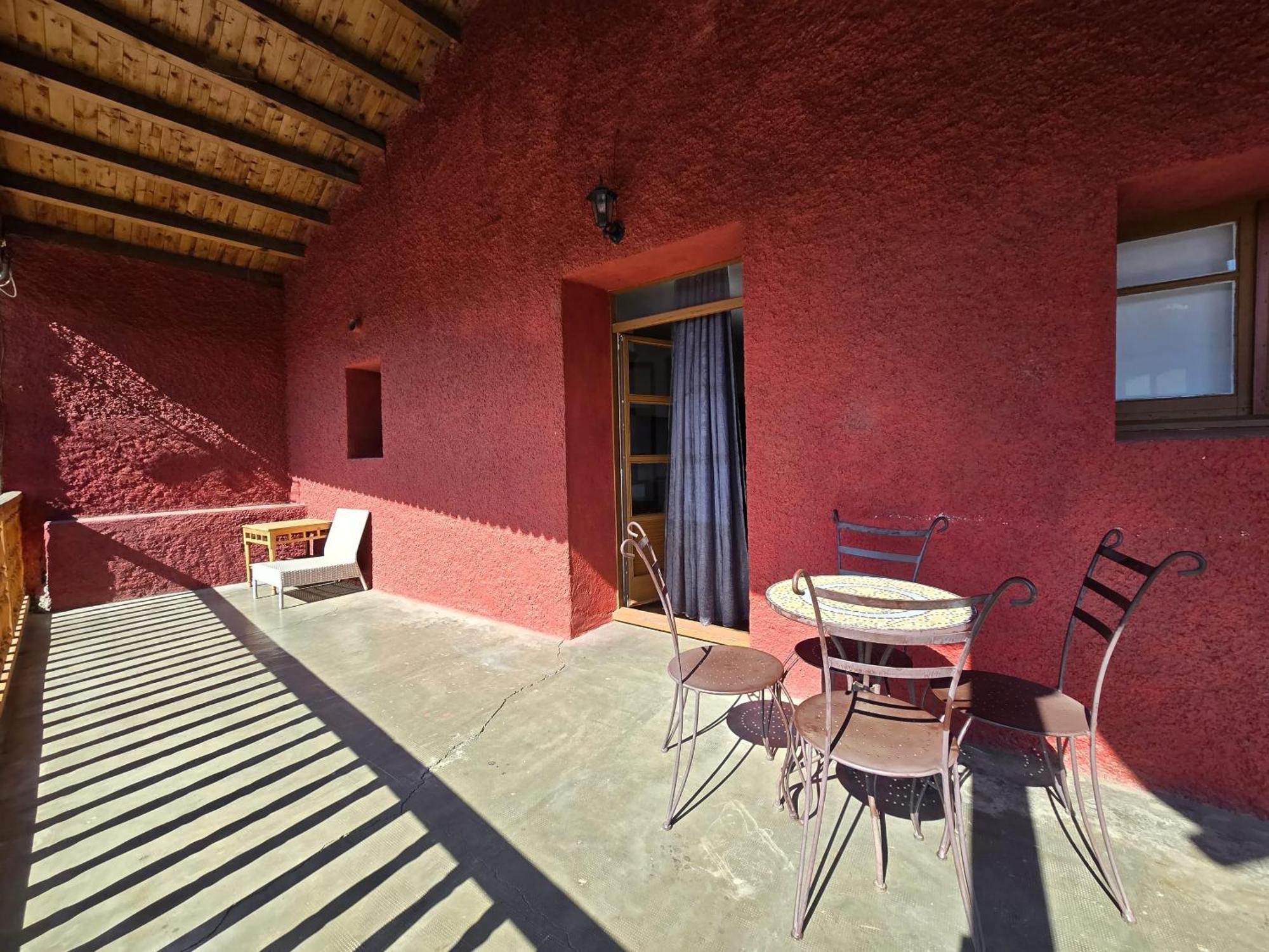 Spacious In Mountain View 150 Sqm