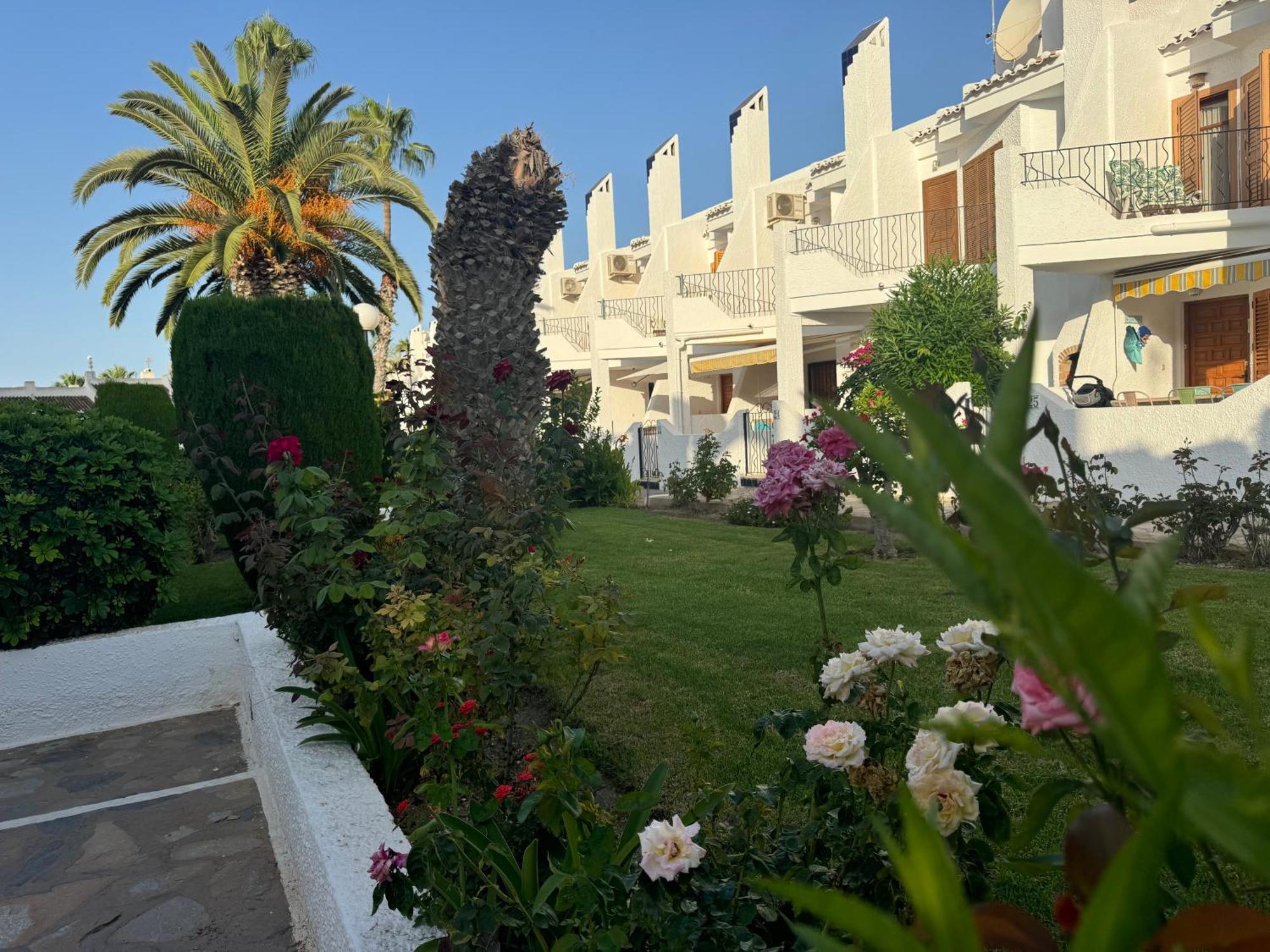 Сasa de vacaciones Contemporary House In Cabo Roig *