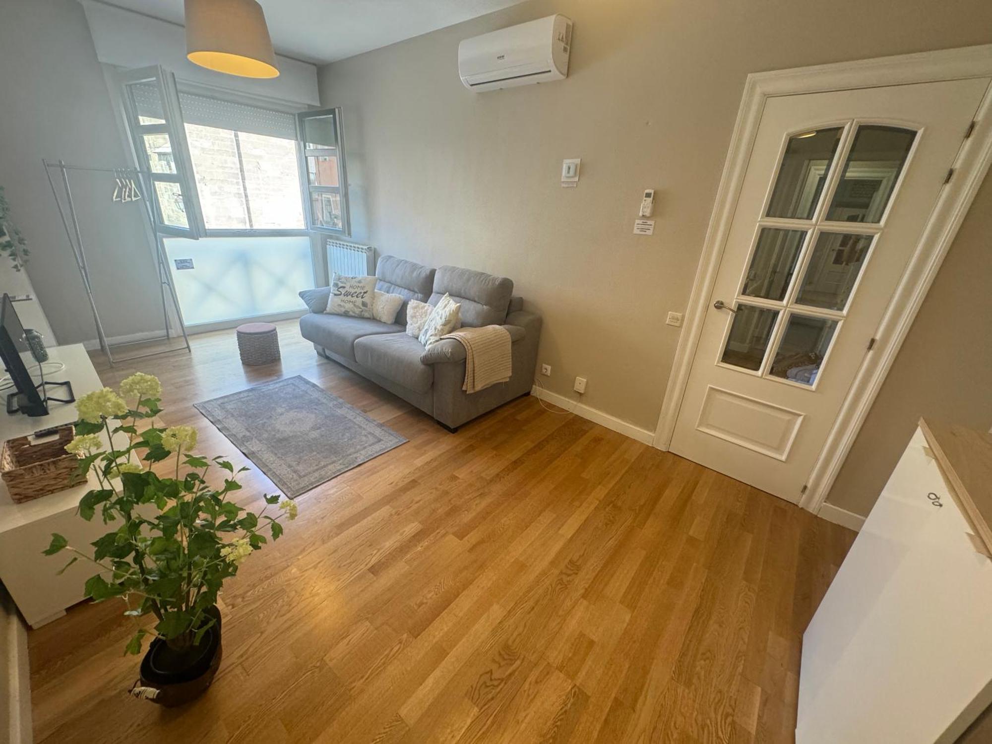 Apartment Santiago Tower Aire Ac Casco Antiguo By Logrono