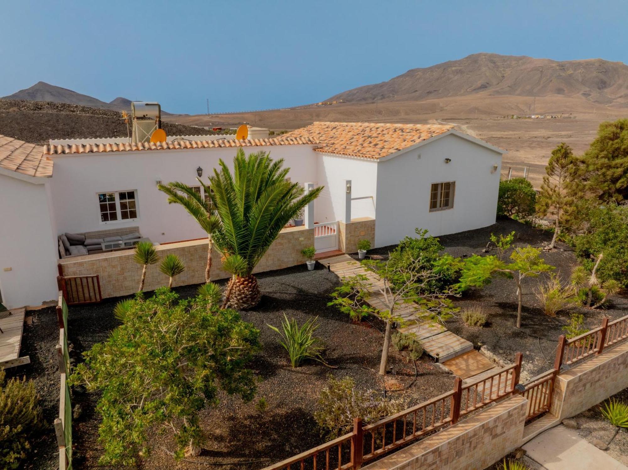 Casa Amaya - Spacious House With Pool, Large Garden, Bbq, 2 Terraces, And Ideal Location Holiday home *