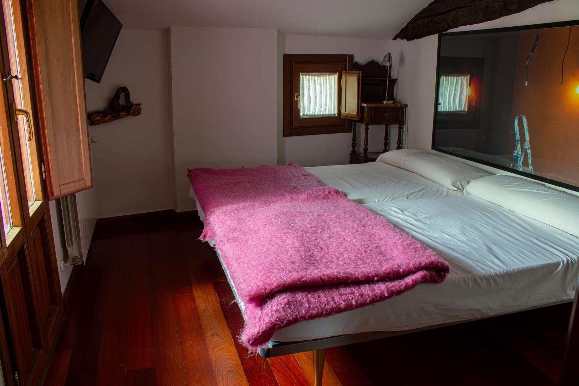 Rural Coliving Bed & Breakfast Sojuela