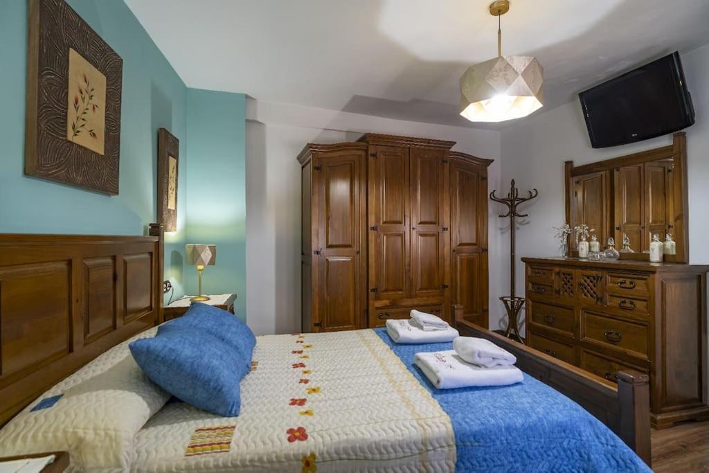 Casa Con Patio Y Terraza En Barrio Historico De La Villa, Junto Al Adarve * Priego De Cordoba