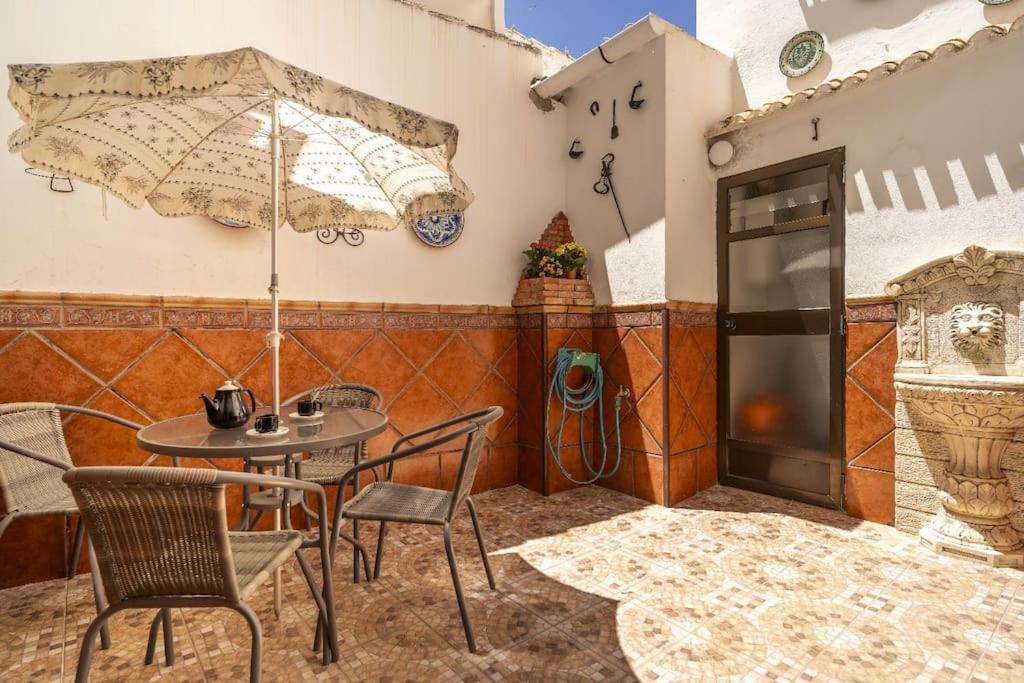 Casa Con Patio Y Terraza En Barrio Historico De La Villa, Junto Al Adarve * Priego De Cordoba