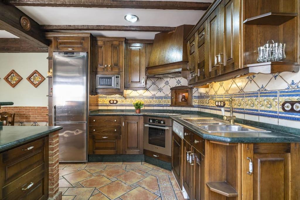 Casa Con Patio Y Terraza En Barrio Historico De La Villa, Junto Al Adarve * Priego De Cordoba
