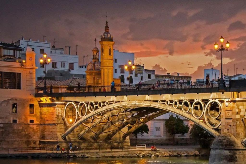 Anfitriones De Glamour - Albor De Sevilla Montequinto