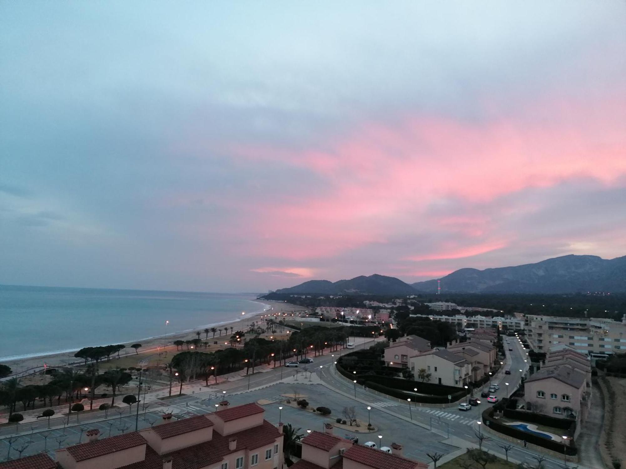 Con Terraza, Vistas Playa Y Montaña Hospitalet De L'Infant