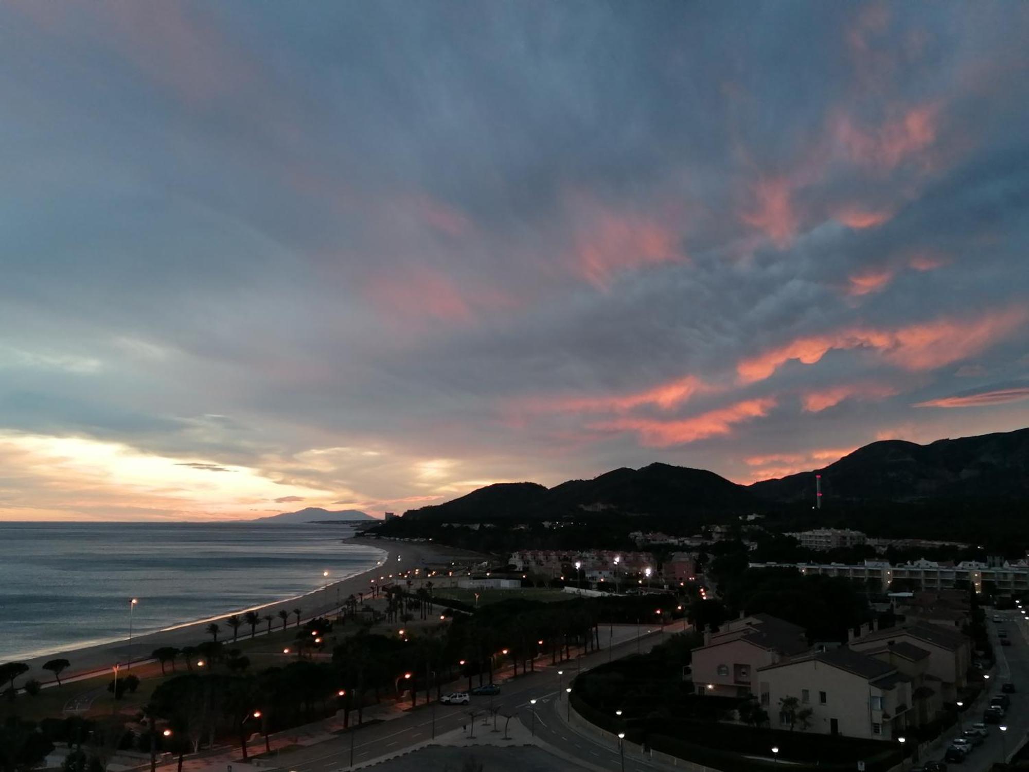 Con Terraza, Vistas Playa Y Montaña * Hospitalet De L'Infant