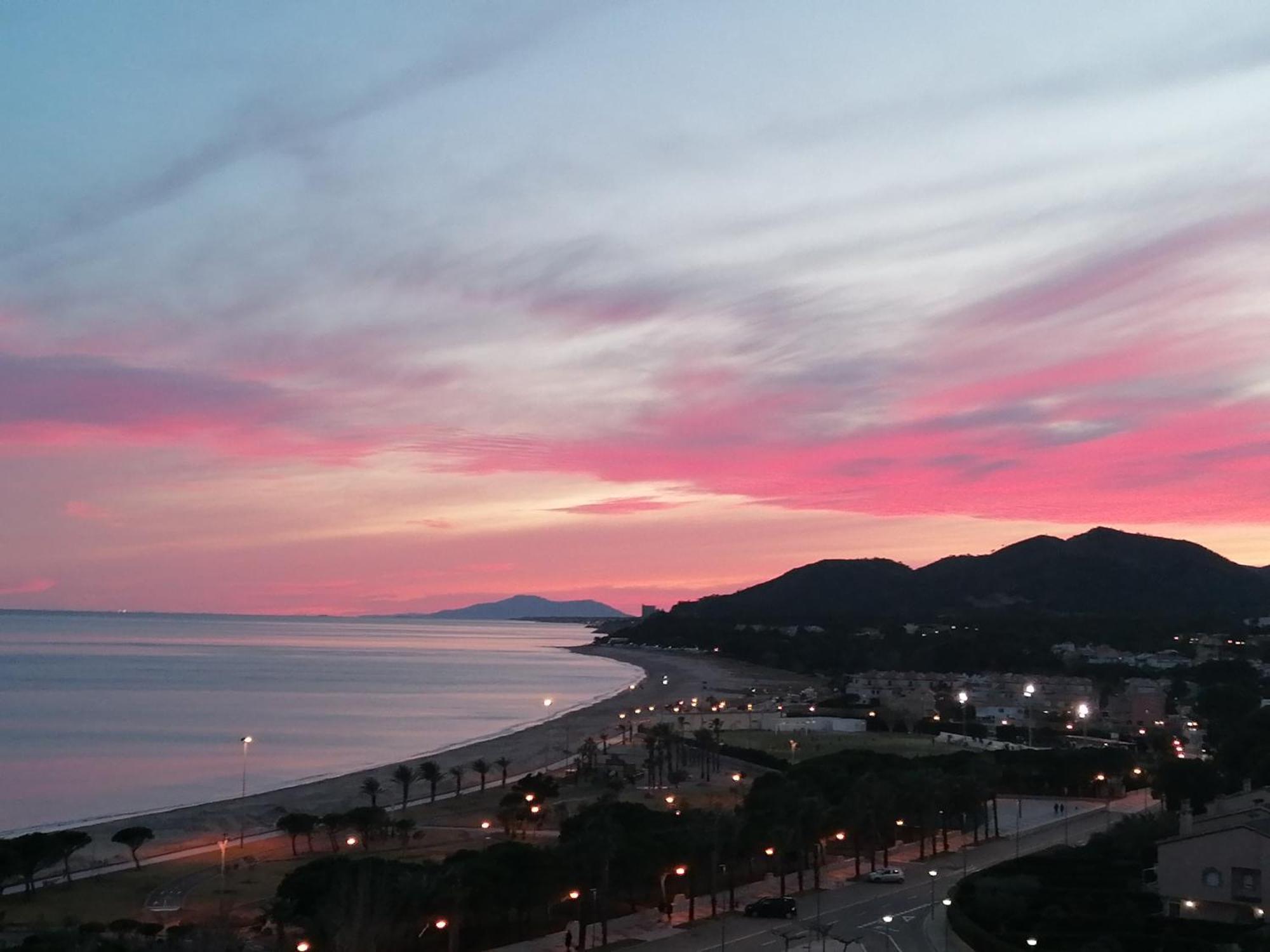 Con Terraza, Vistas Playa Y Montaña Apartamento