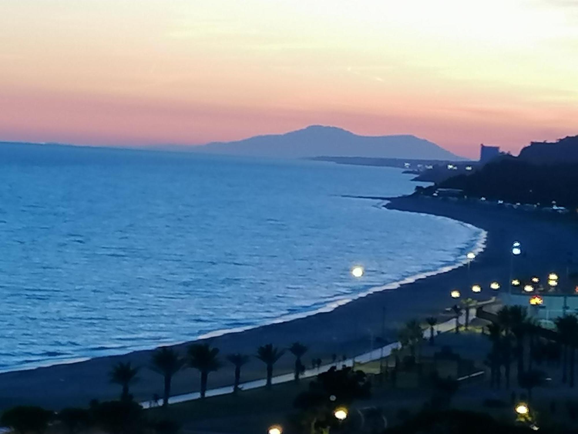 Con Terraza, Vistas Playa Y Montaña Apartamento Hospitalet De L'Infant