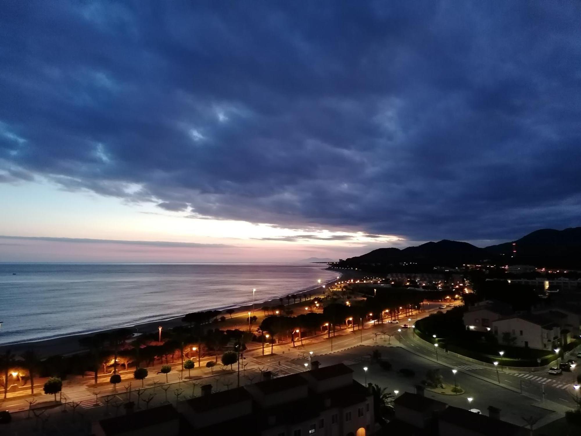 Con Terraza, Vistas Playa Y Montaña