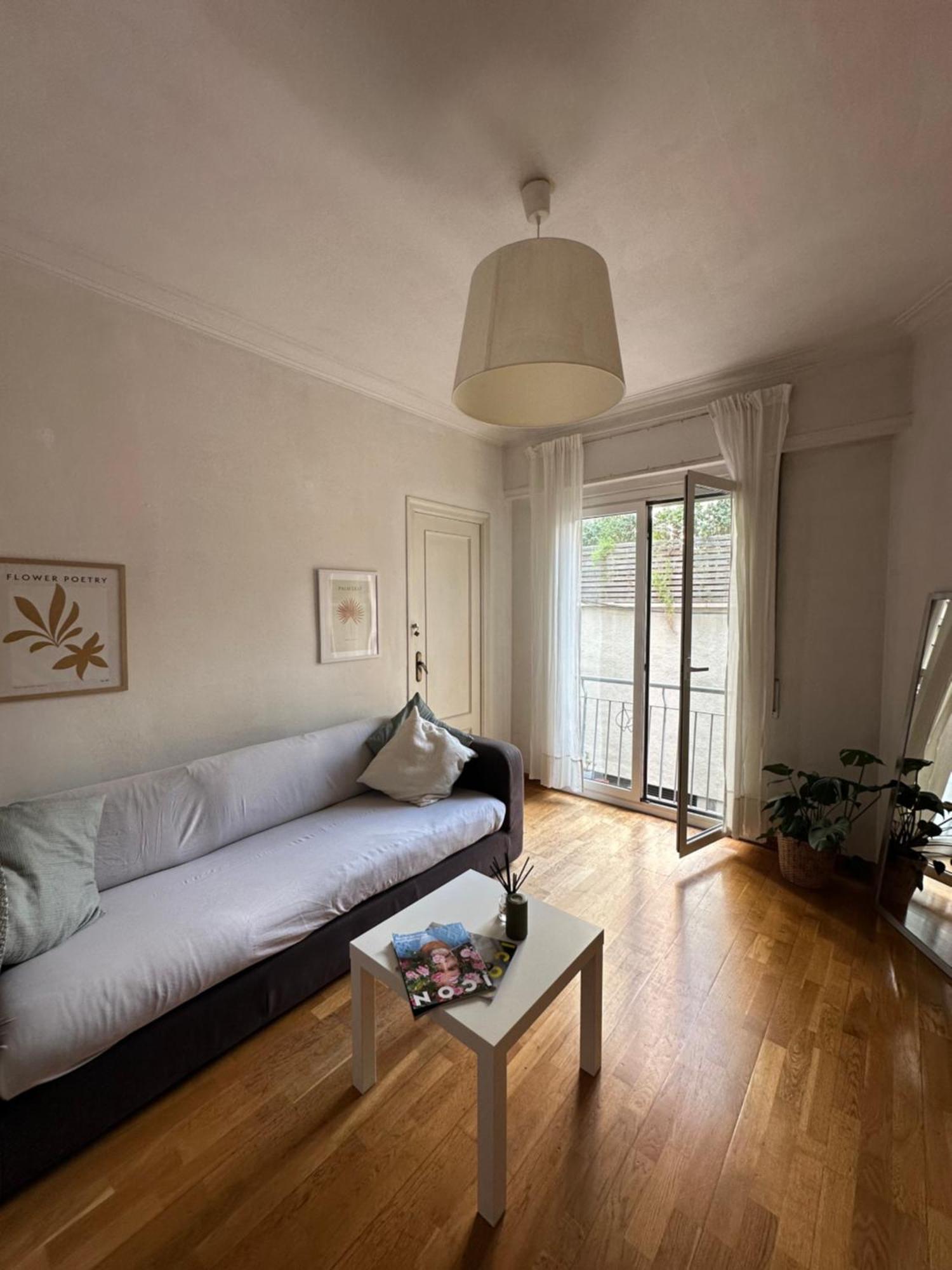 In Spacious In City Center Apartment