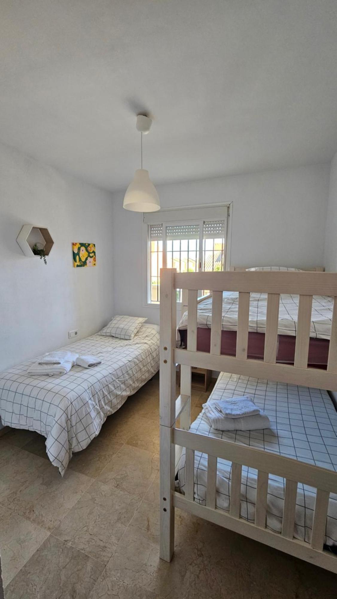 - Playa A 200m Terraza Piscina Padel *