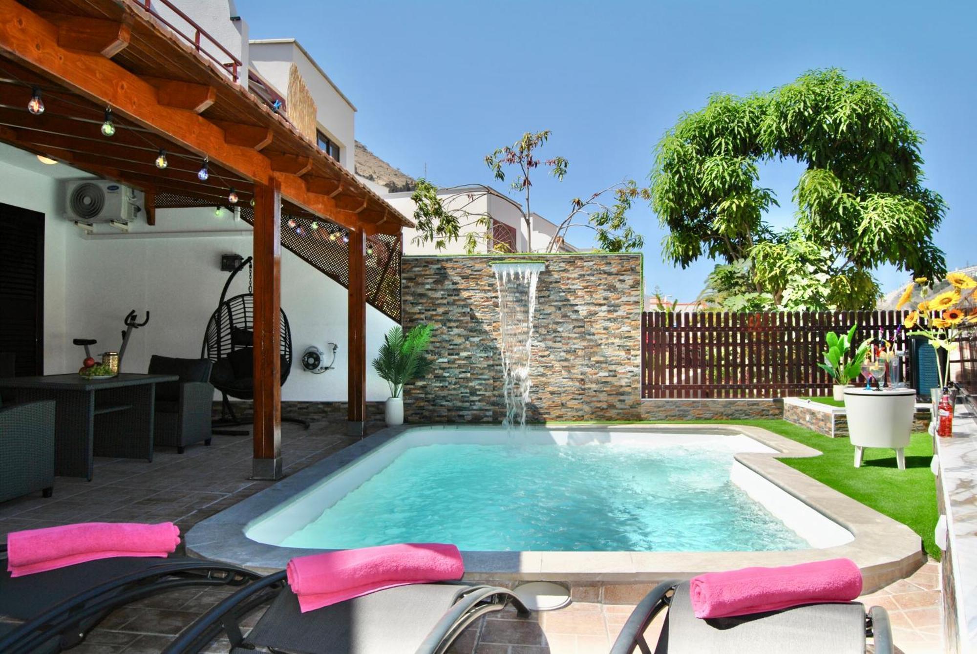 Puerto Rico In Front Of The Shopping Center With Private Heated Saltwater Pool With Jacuzzi & Arcade Games & T Able Foot Ball Villa Puerto Rico (Gran Canaria)