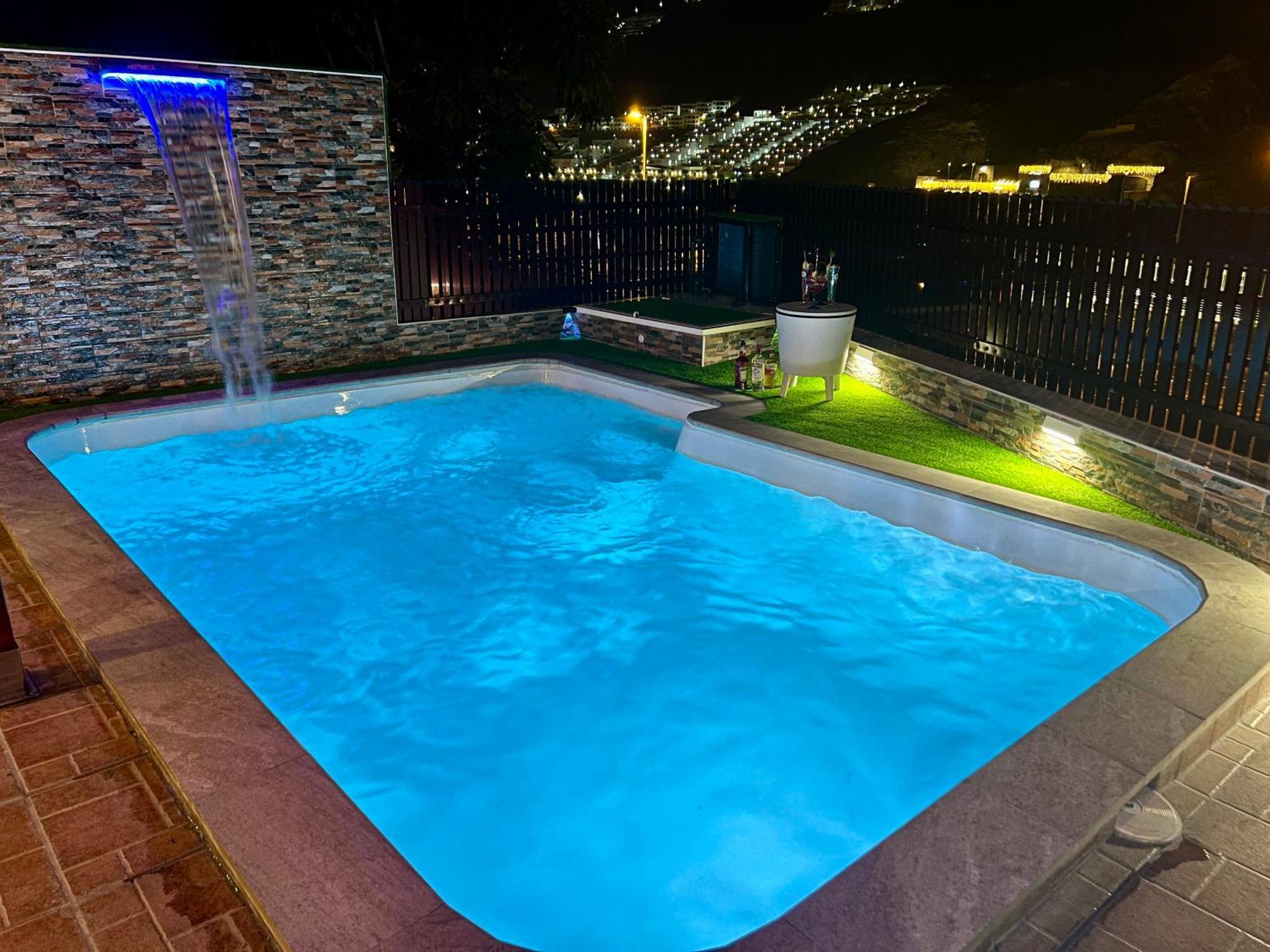 Puerto Rico In Front Of The Shopping Center With Private Heated Saltwater Pool With Jacuzzi & Arcade Games & T Able Foot Ball *
