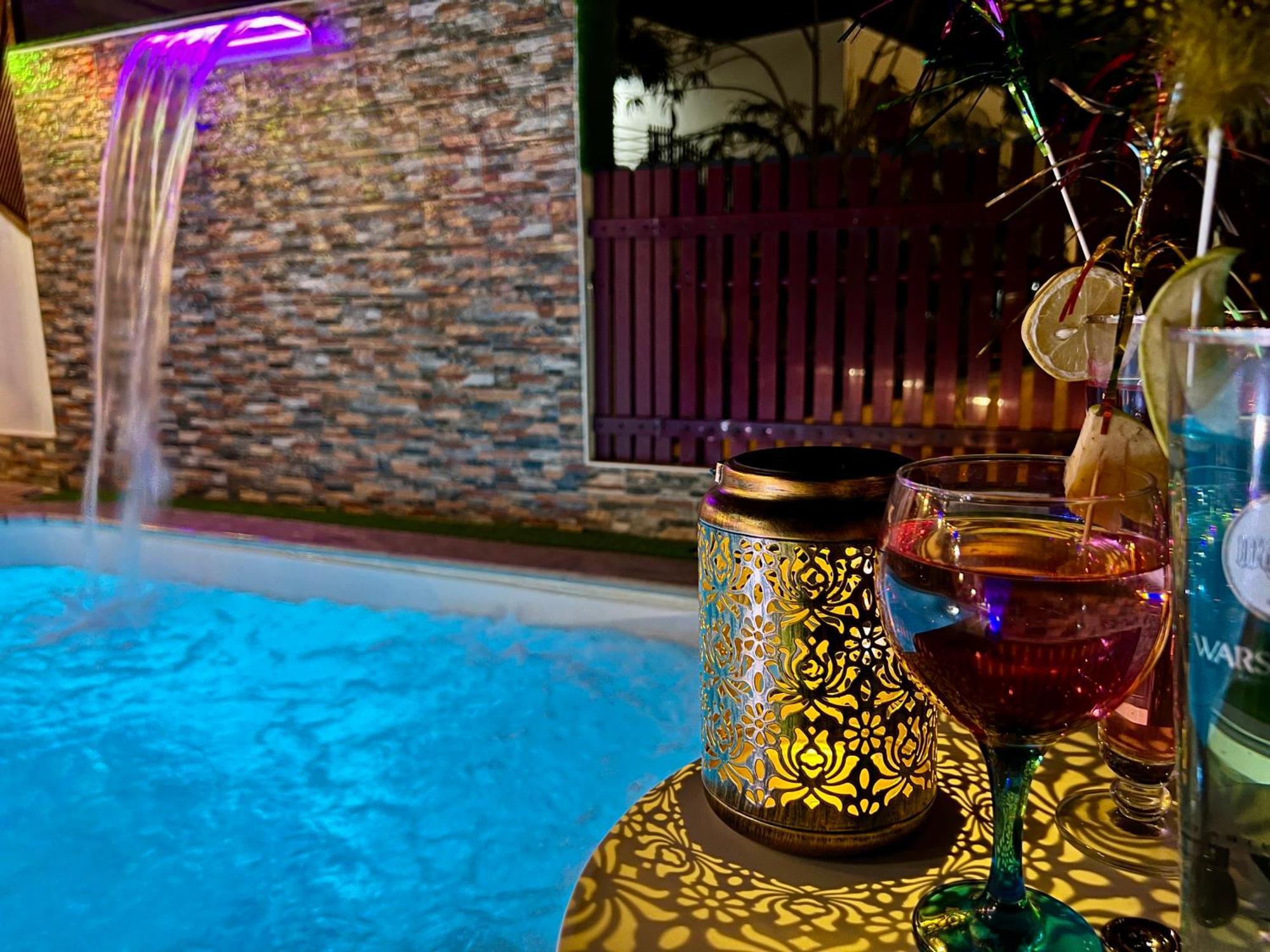 Puerto Rico In Front Of The Shopping Center With Private Heated Saltwater Pool With Jacuzzi & Arcade Games & T Able Foot Ball * Puerto Rico (Gran Canaria)