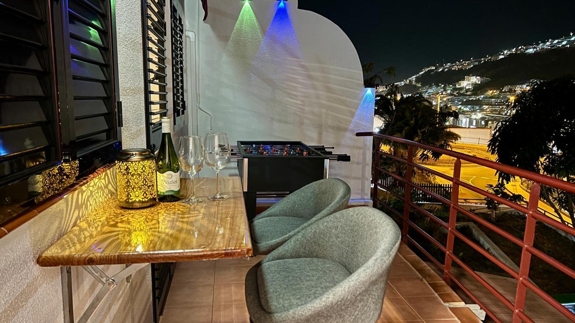 Villa Puerto Rico In Front Of The Shopping Center With Private Heated Saltwater Pool With Jacuzzi & Arcade Games & T Able Foot Ball Puerto Rico (Gran Canaria)