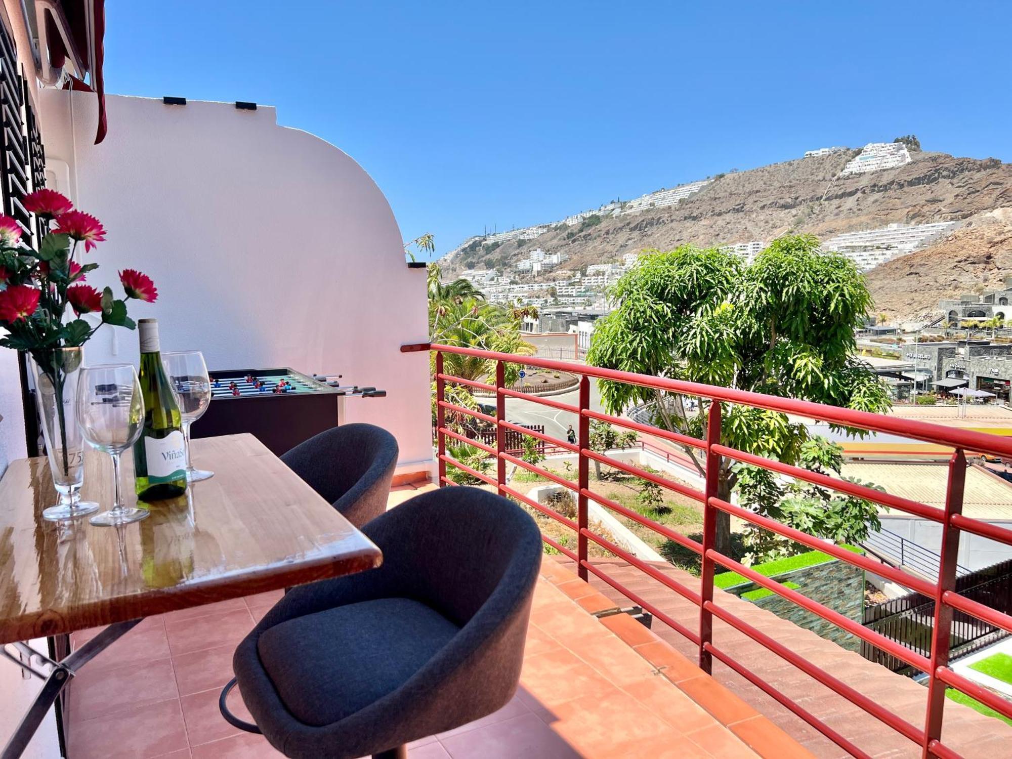 Villa Puerto Rico In Front Of The Shopping Center With Private Heated Saltwater Pool With Jacuzzi & Arcade Games & T Able Foot Ball Puerto Rico (Gran Canaria)