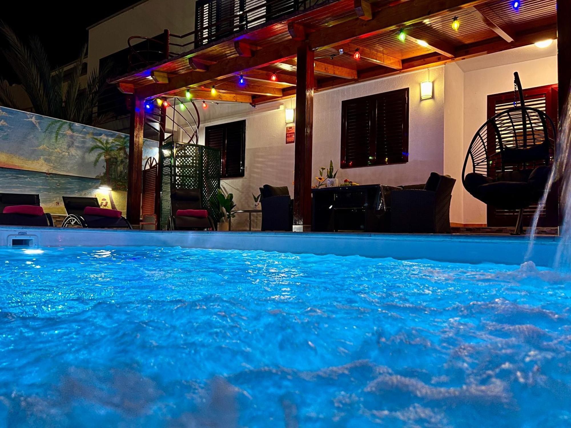 Puerto Rico In Front Of The Shopping Center With Private Heated Saltwater Pool With Jacuzzi & Arcade Games & T Able Foot Ball