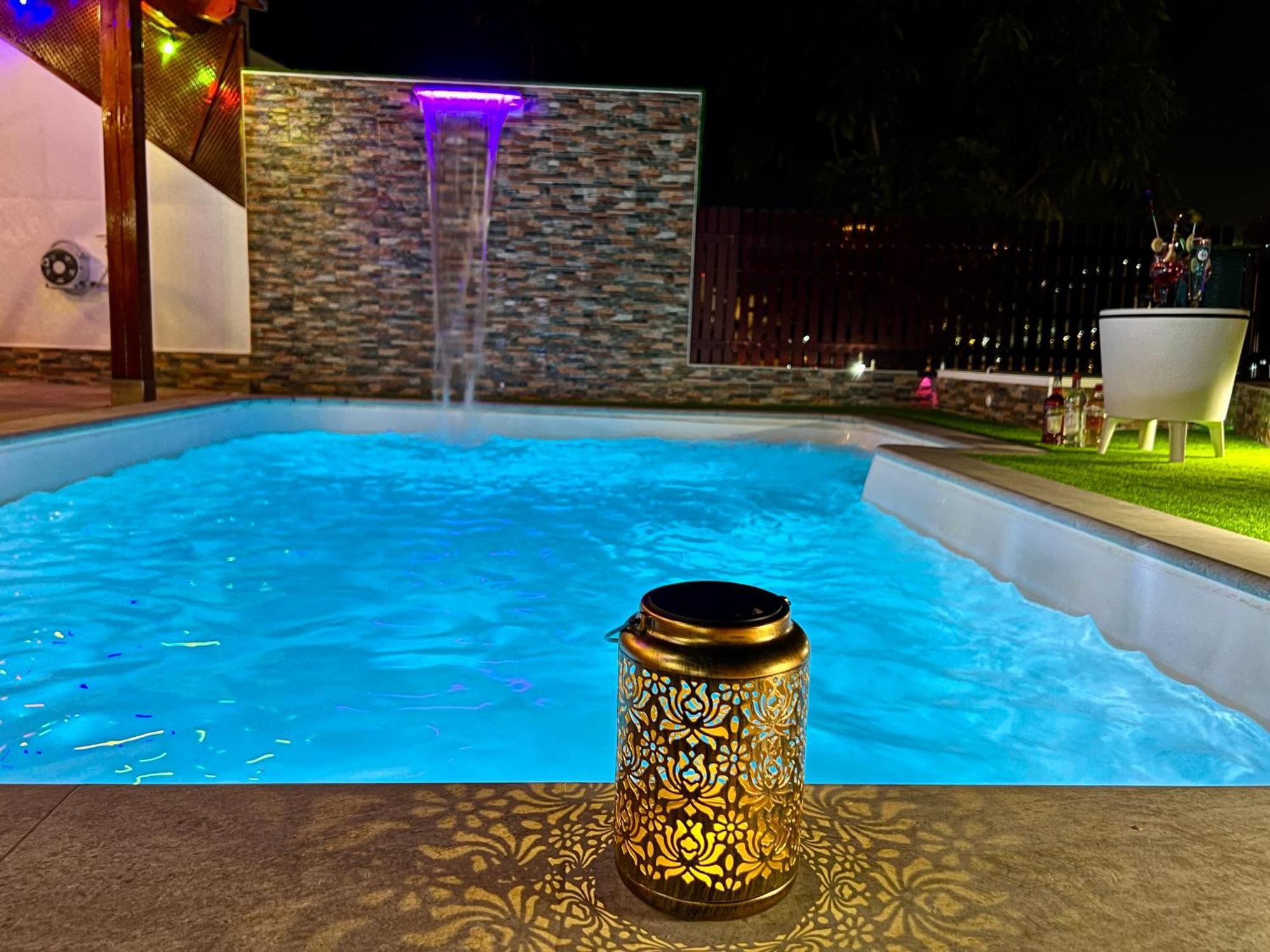 Puerto Rico In Front Of The Shopping Center With Private Heated Saltwater Pool With Jacuzzi & Arcade Games & T Able Foot Ball *