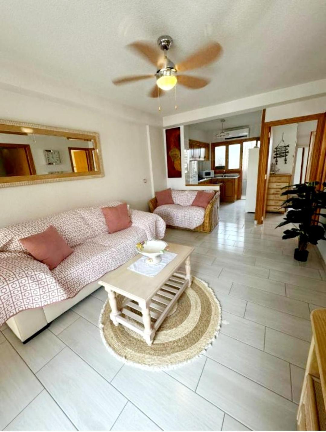 Rosi - 5-10 Minute Walk To La Zenia Beach, Bar, Cliff Walk, Shops, Paddys Point, Cabo Roig - Free Fast Fibre Optic Broadband - No Deposit Required Oriola (Orihuela)