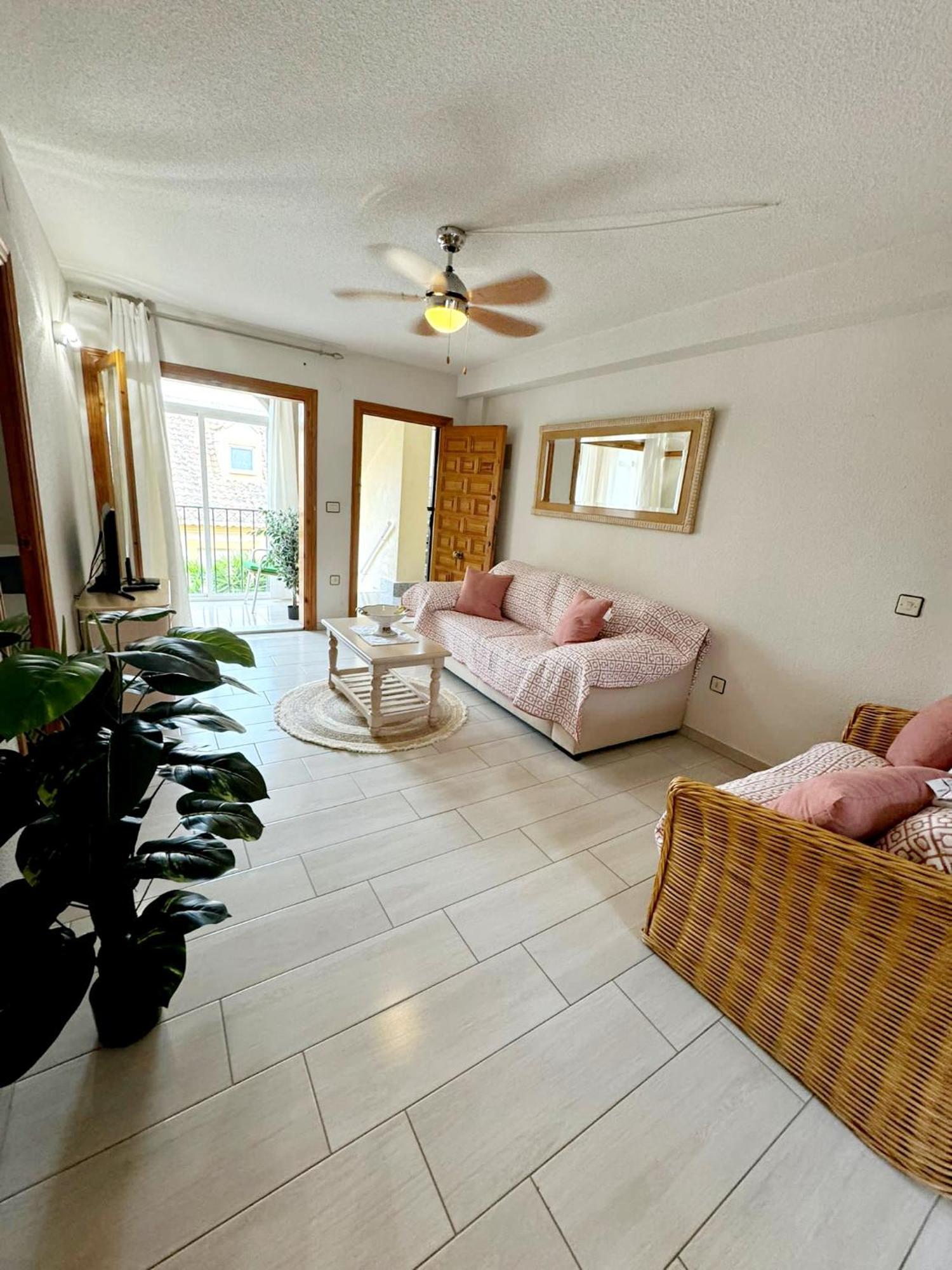 Rosi - 5-10 Minute Walk To La Zenia Beach, Bar, Cliff Walk, Shops, Paddys Point, Cabo Roig - Free Fast Fibre Optic Broadband - No Deposit Required Apartamento