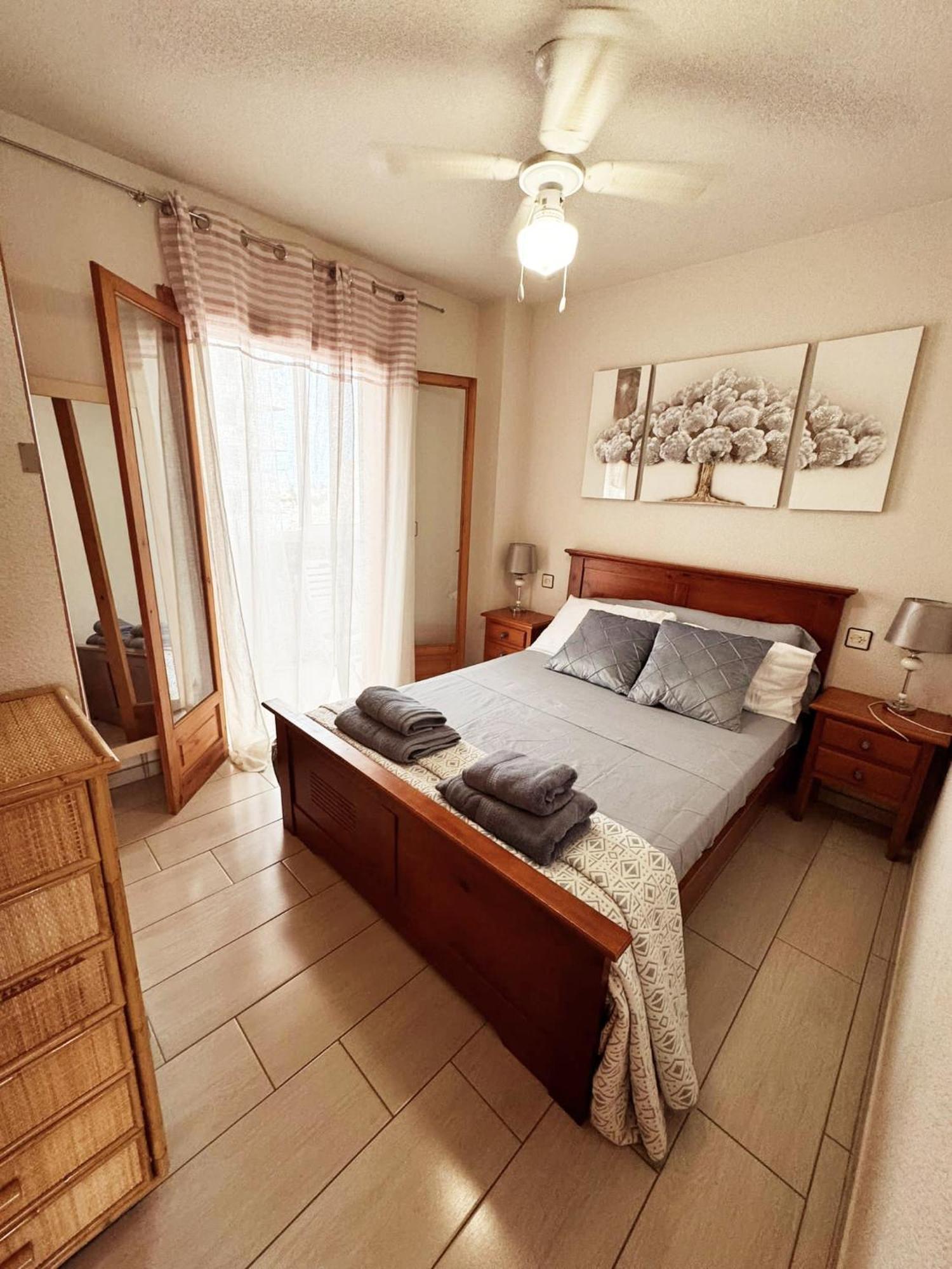 Rosi - 5-10 Minute Walk To La Zenia Beach, Bar, Cliff Walk, Shops, Paddys Point, Cabo Roig - Free Fast Fibre Optic Broadband - No Deposit Required Apartamento Oriola (Orihuela)