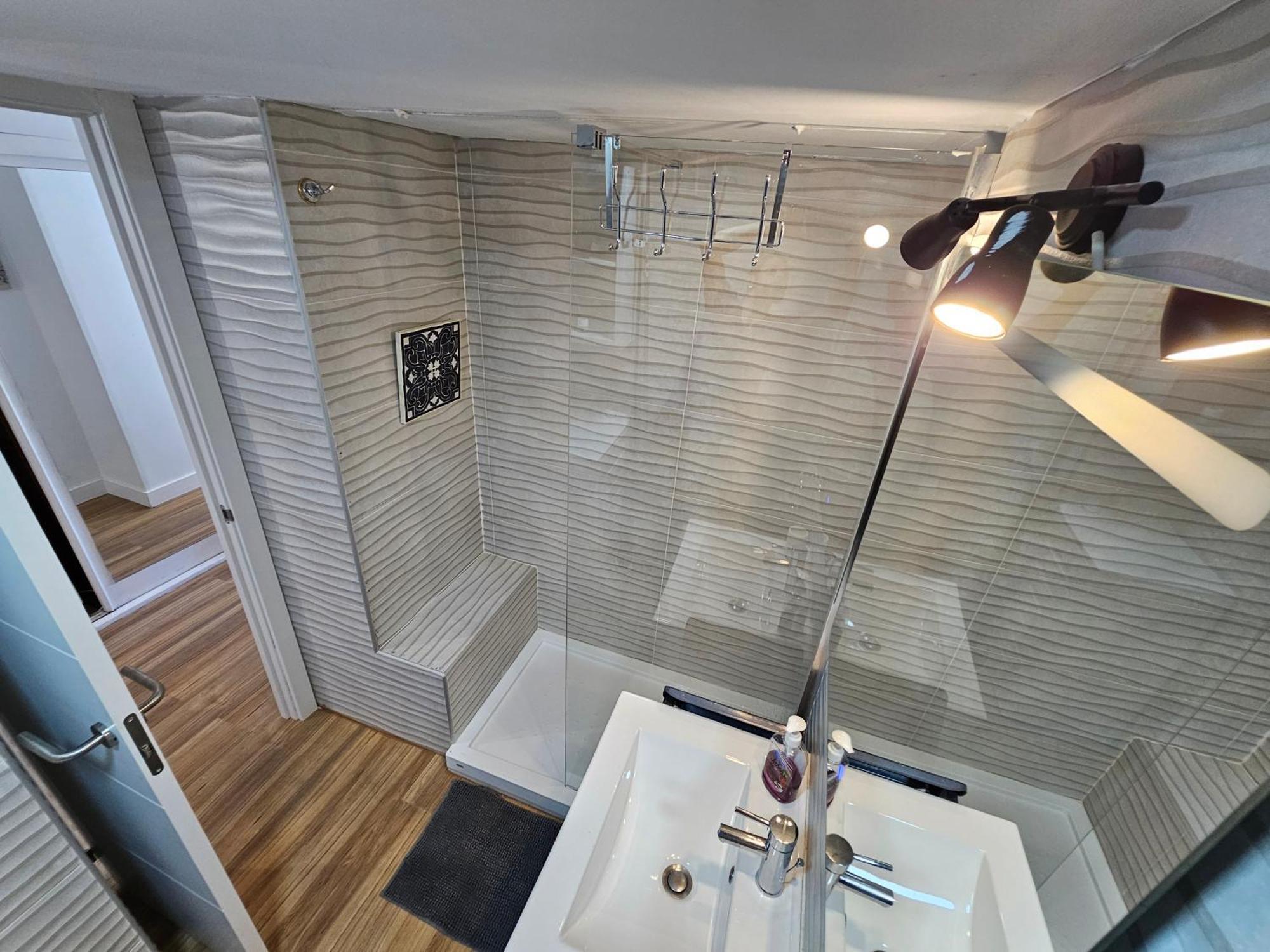Bonito, Luminoso Y Centrico Con Piscina Y Vistas Al Mar Apartamento