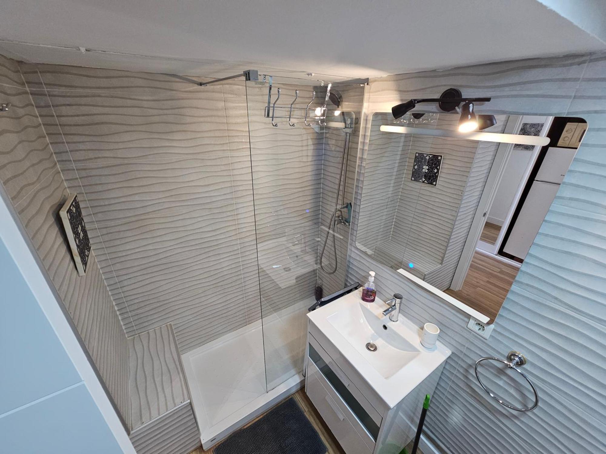 Apartamento Bonito, Luminoso Y Centrico Con Piscina Y Vistas Al Mar