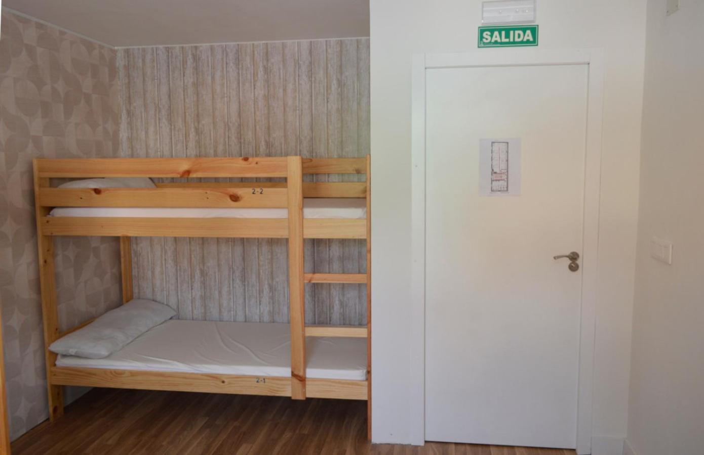 Gares Hostal