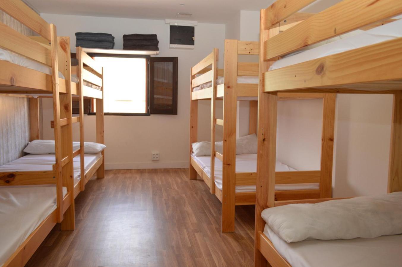 Gares Hostal *