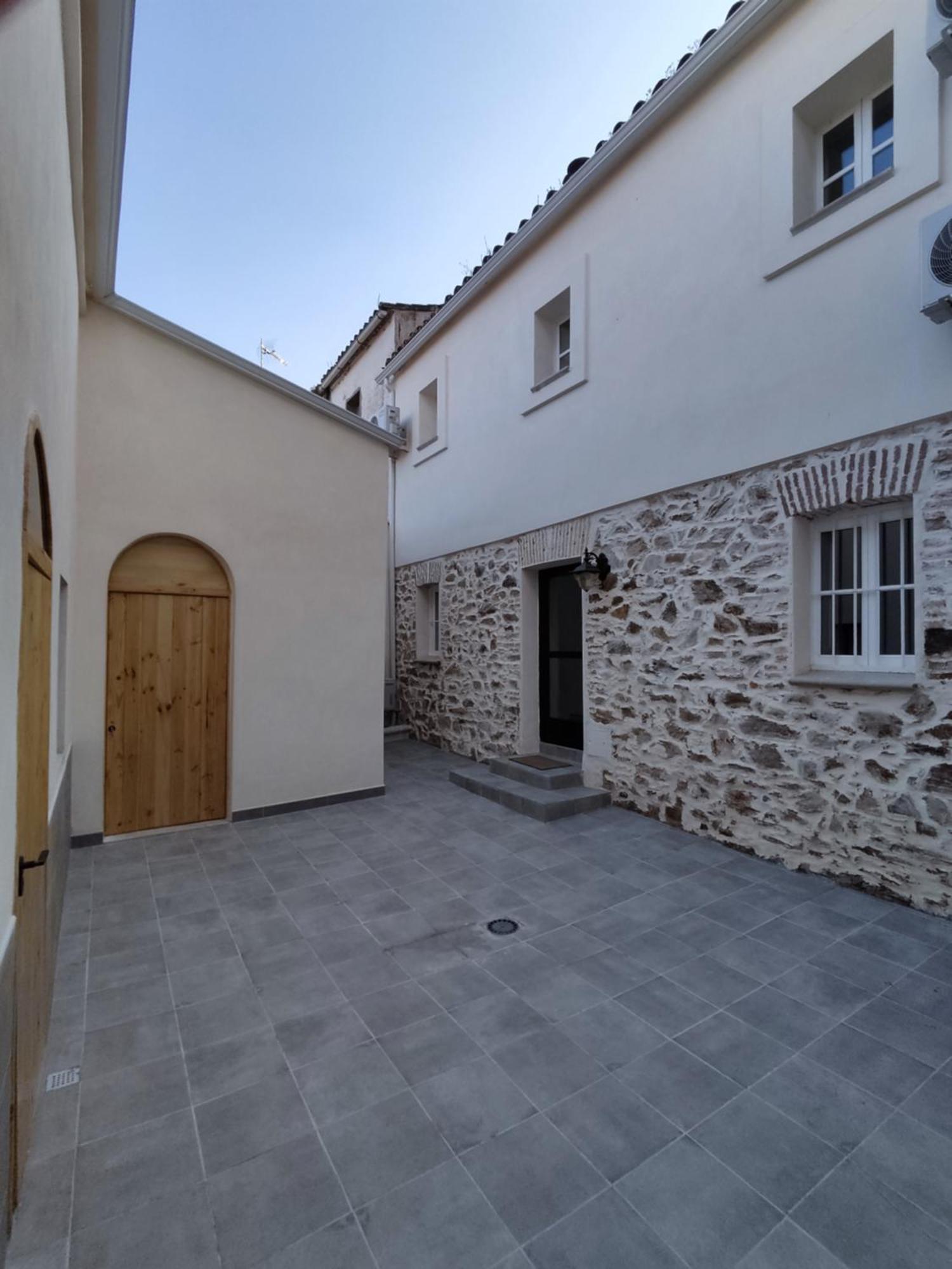 River House Caces