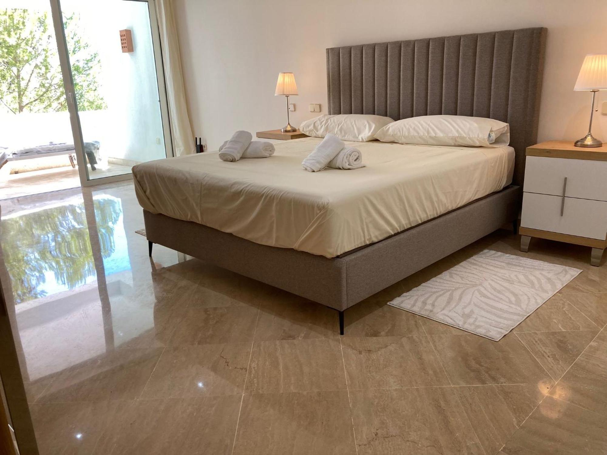 F, Incosol, Rio Real, Apartamento *