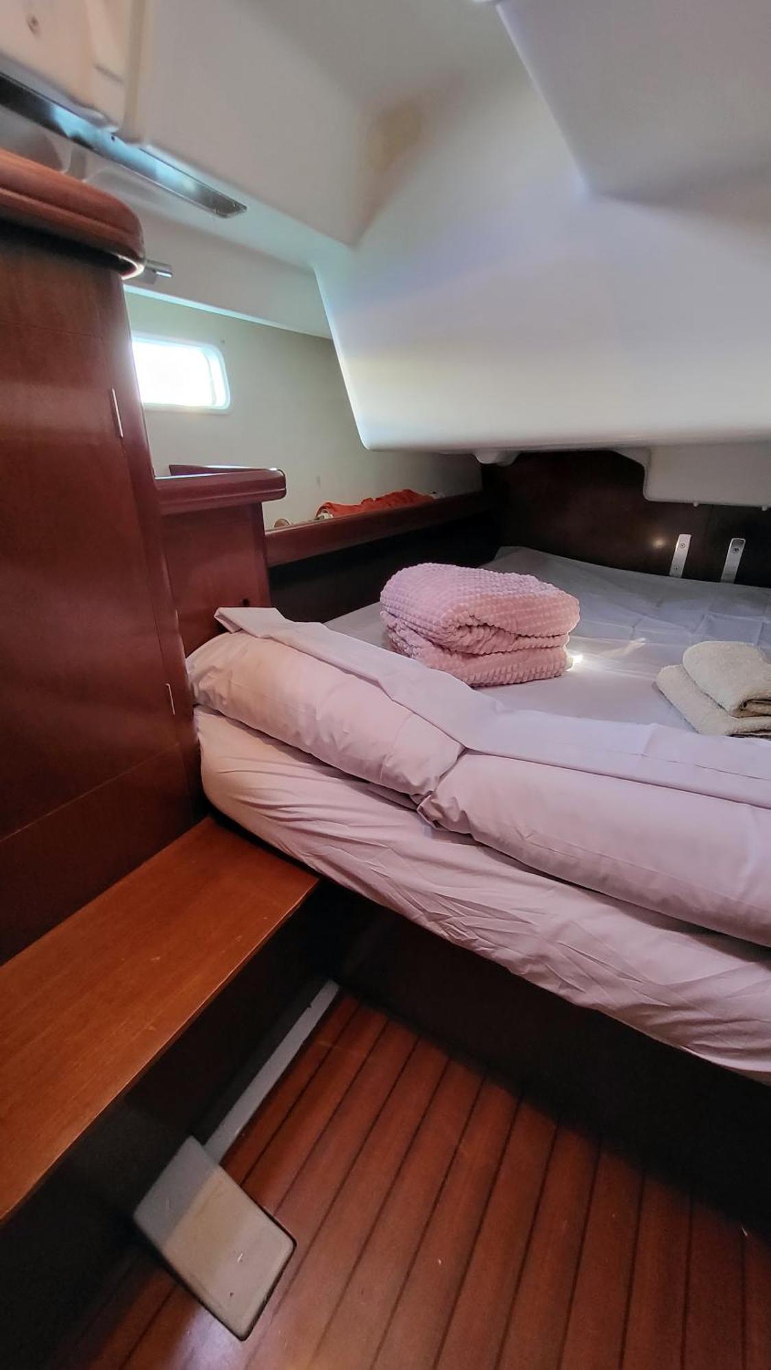 Yacht Oceanis Clipper Hotel en barco