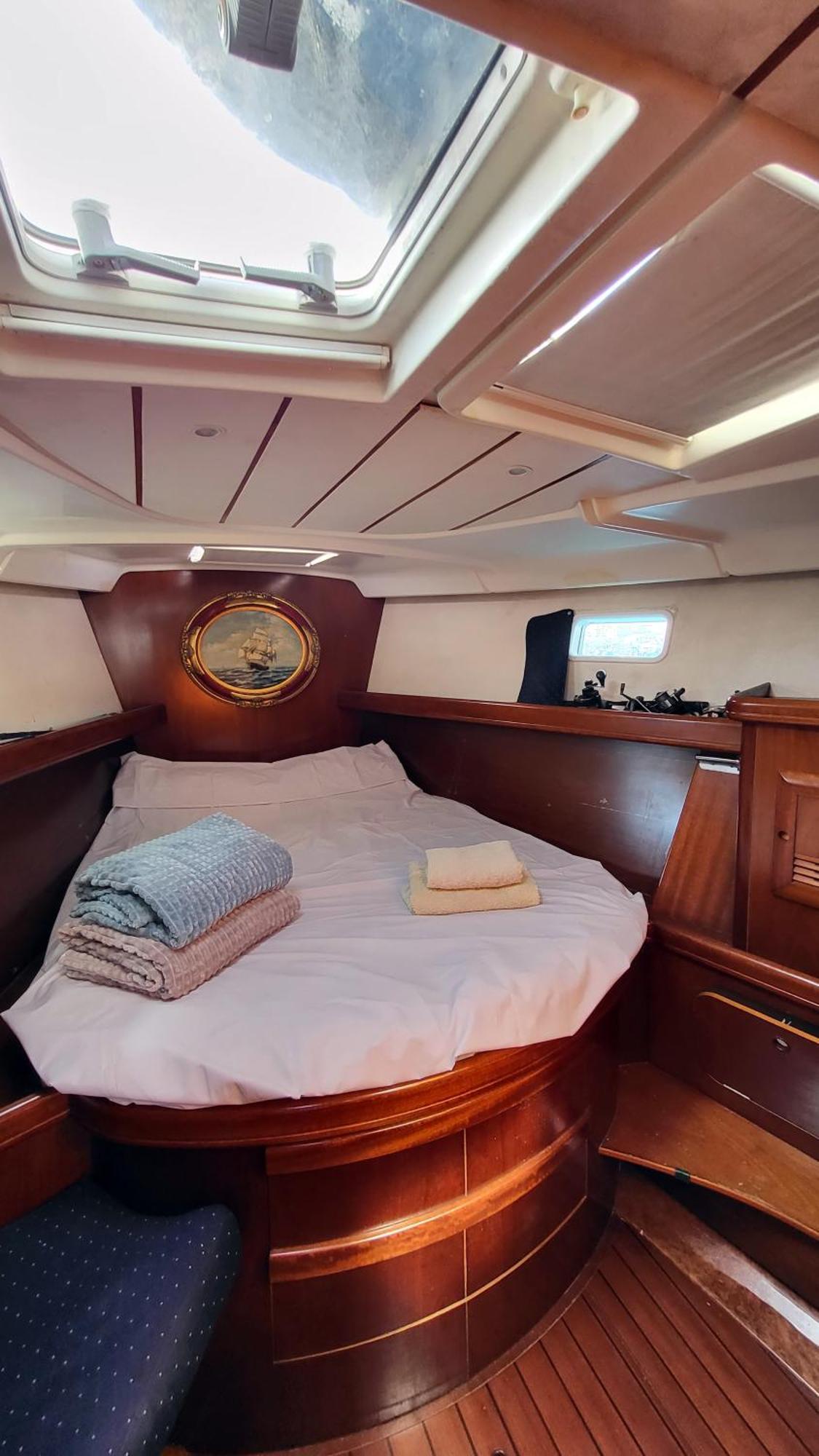Hotel en barco Yacht Oceanis Clipper *