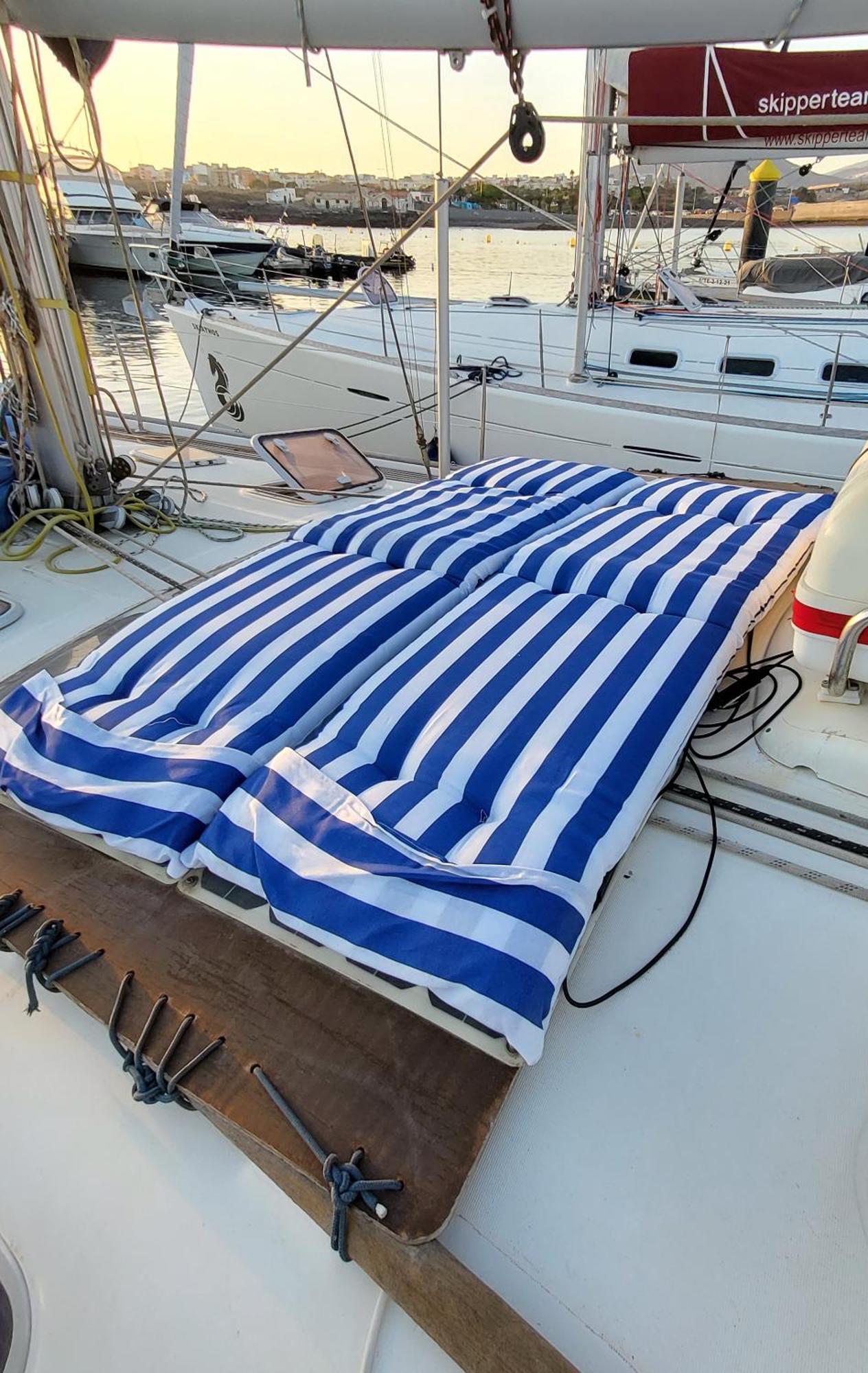 Yacht Oceanis Clipper Hotel en barco