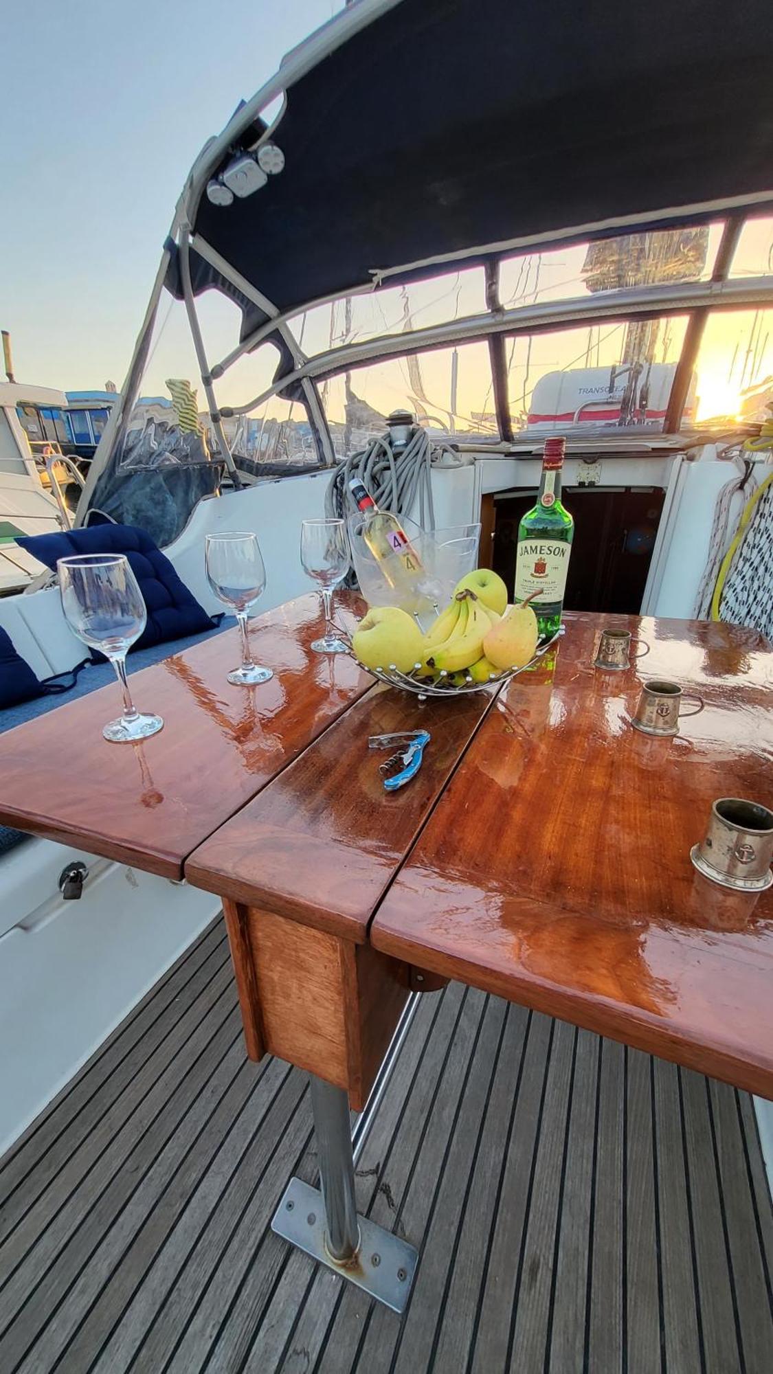 Hotel en barco Yacht Oceanis Clipper *
