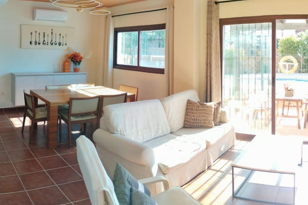 Сasa de vacaciones En Sierramagna, Piscina Abierta El Ronquillo