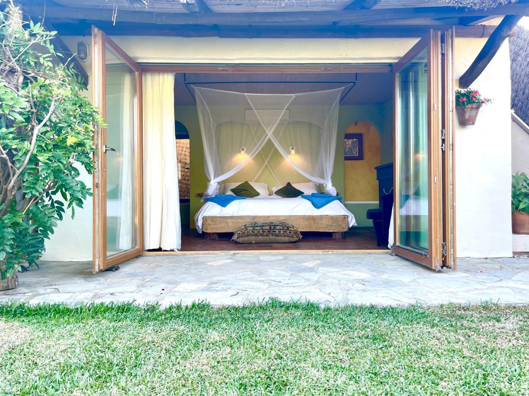 Beautiful Coastal Retreat In Punta Paloma Apartamento Tarifa