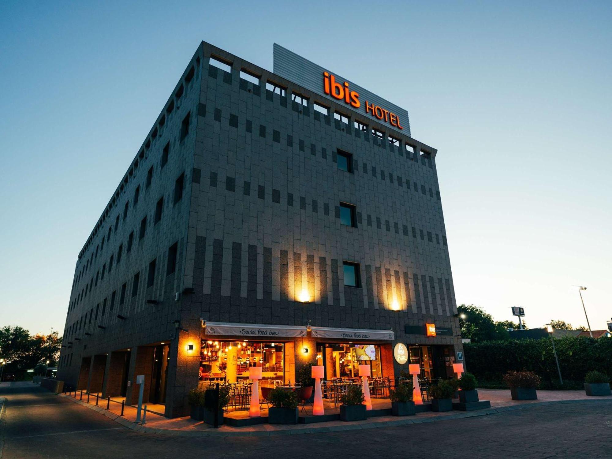 Ibis La Garena Hotel 3*