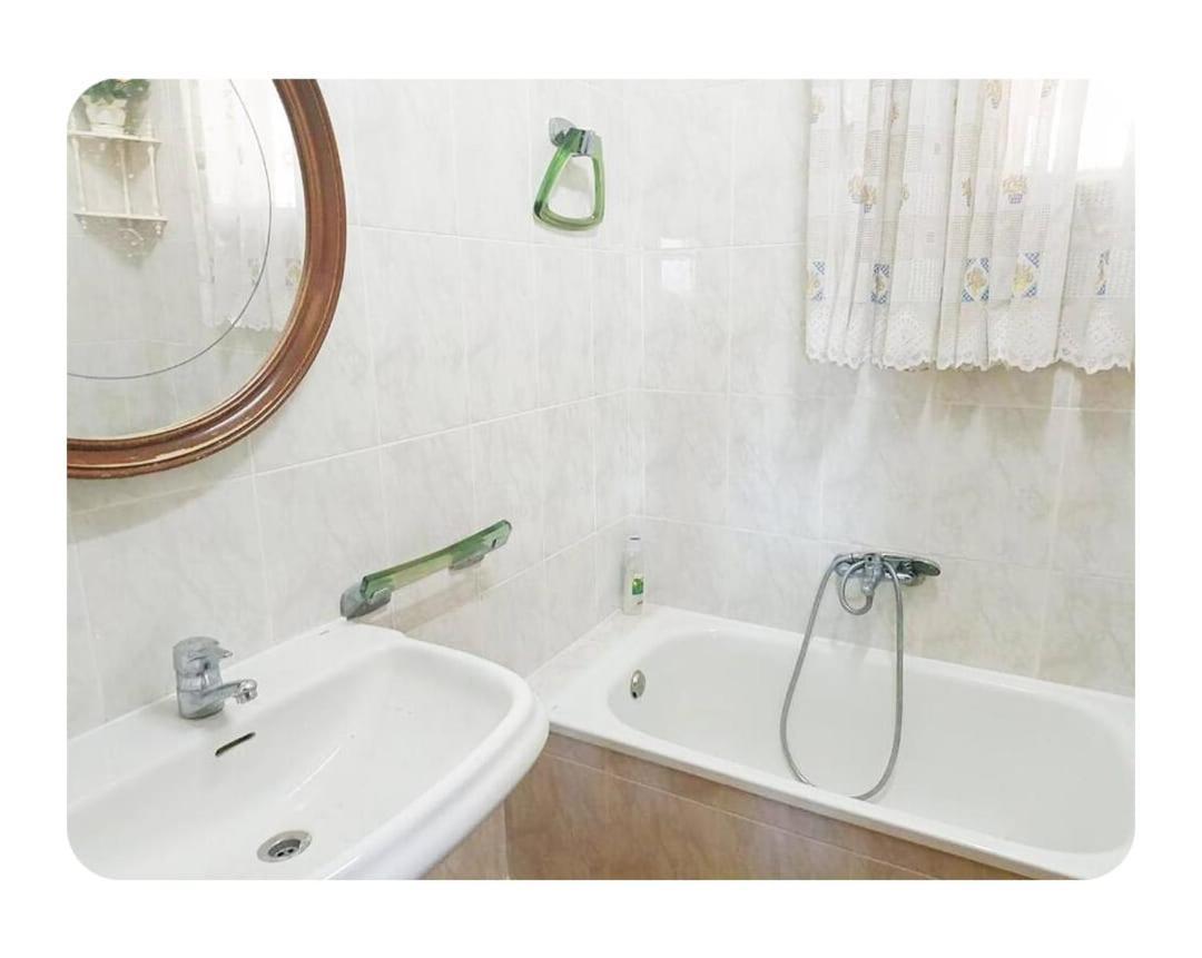 Bedroom With Private Bathroom And Two-bedroom Family In Quiet Forest 80m2 Large Swimming Pool Music Town The Garden And Swimmingpool And Garden Are Shared *
