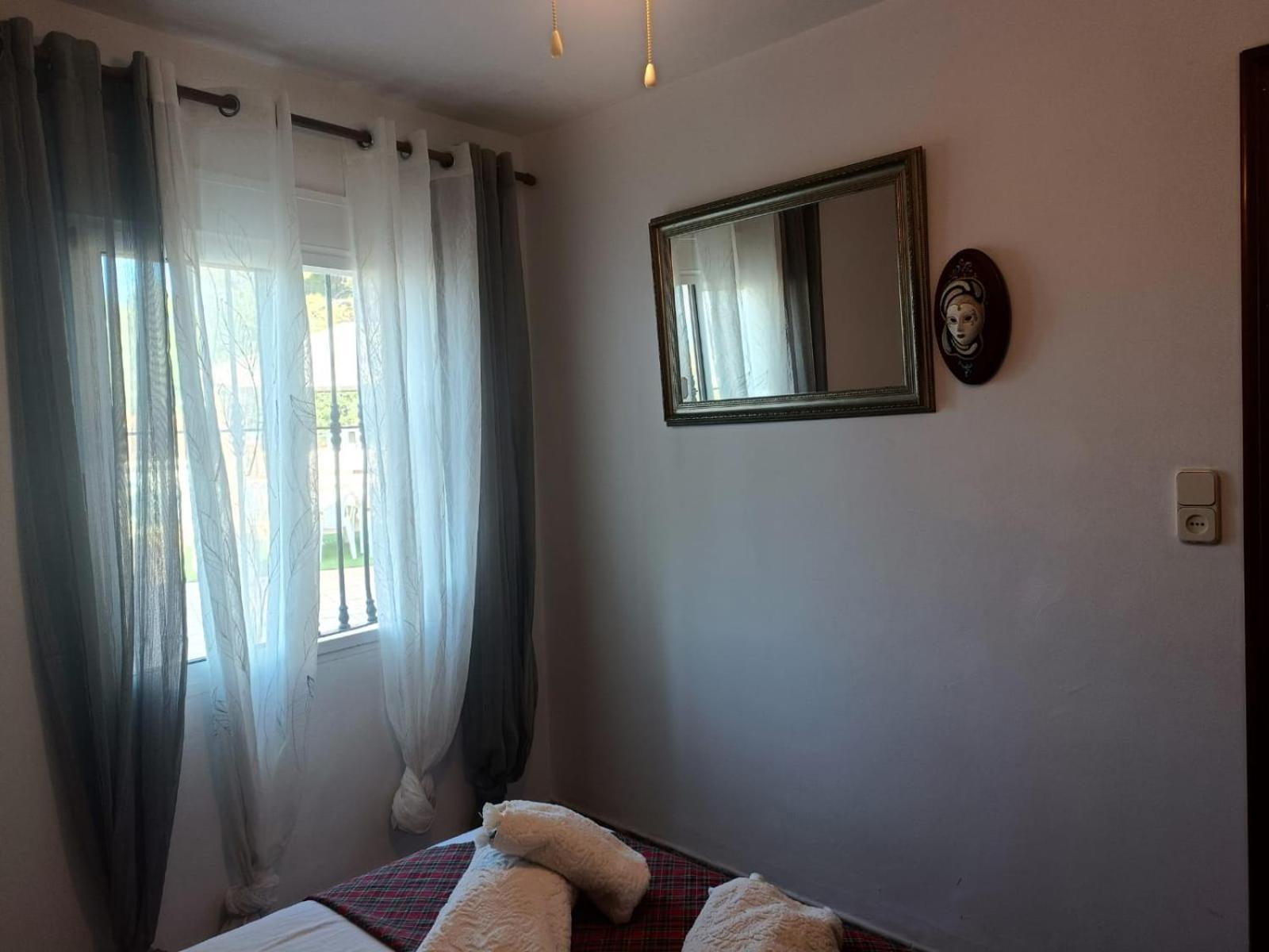Bedroom With Private Bathroom And Two-bedroom Family In Quiet Forest 80m2 Large Swimming Pool Music Town The Garden And Swimmingpool And Garden Are Shared *