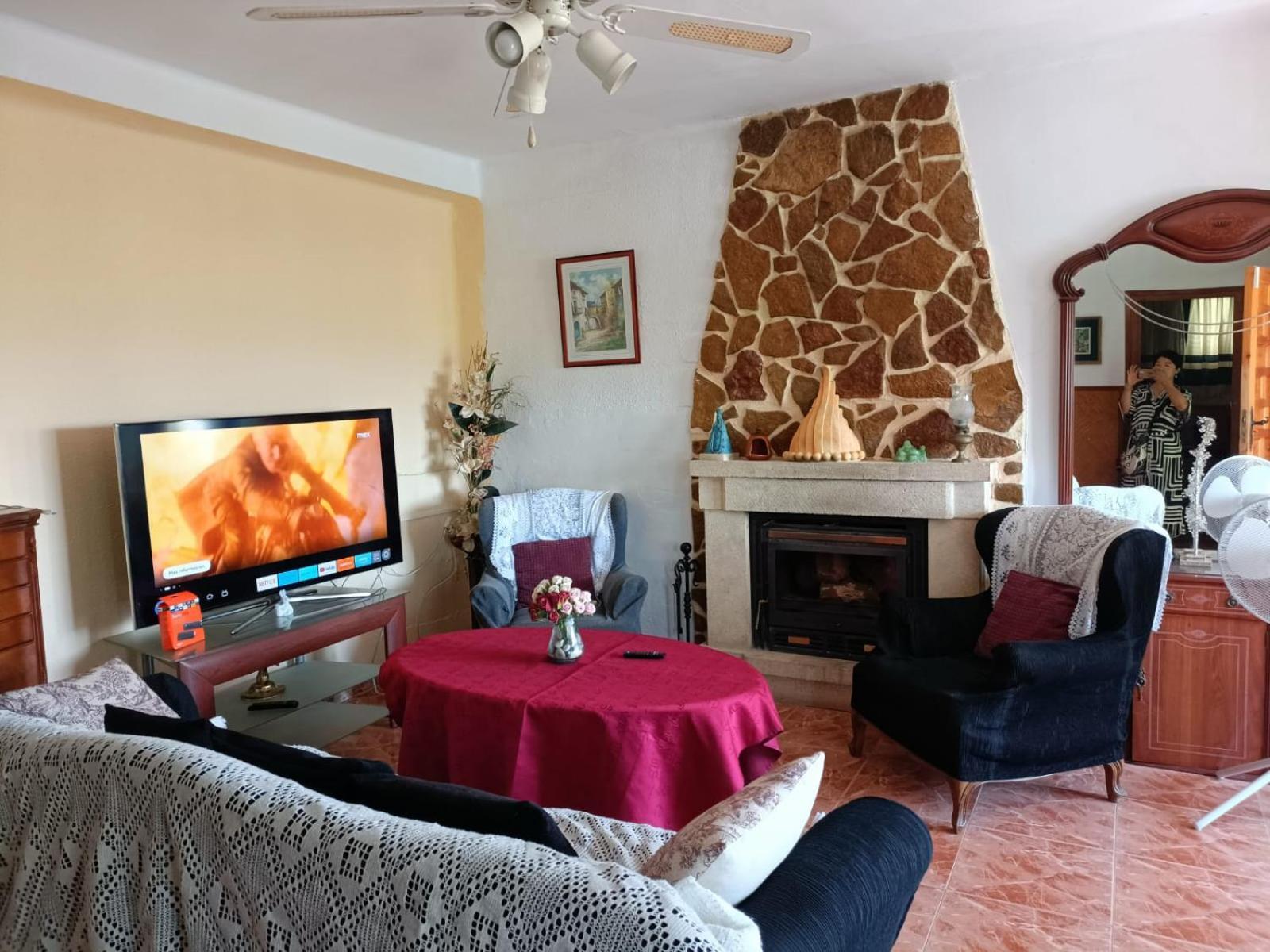 Bedroom With Private Bathroom And Two-bedroom Family In Quiet Forest 80m2 Large Swimming Pool Music Town The Garden And Swimmingpool And Garden Are Shared *