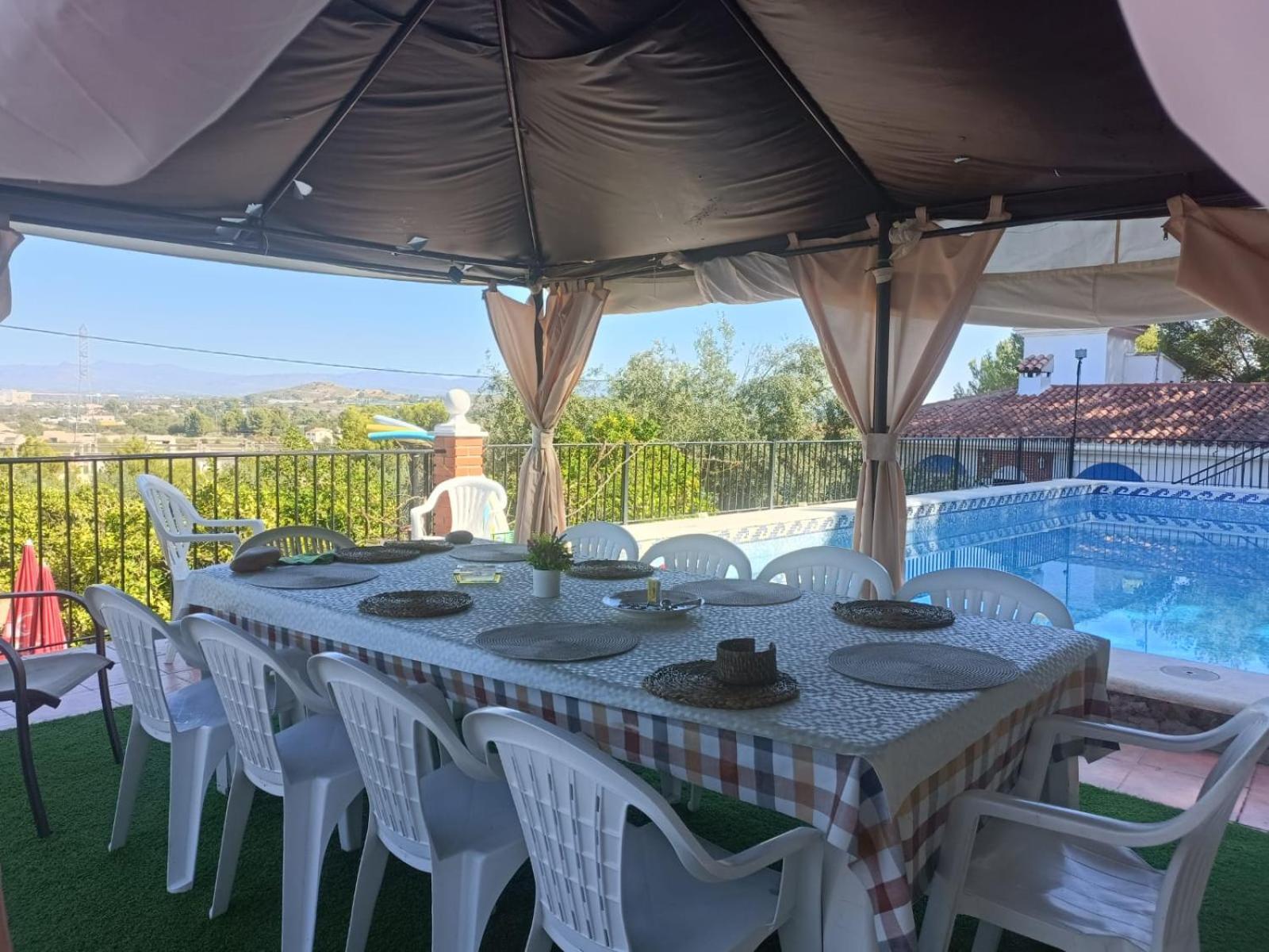 Homestay Bedroom With Private Bathroom And Two-bedroom Family In Quiet Forest 80m2 Large Swimming Pool Music Town The Garden And Swimmingpool And Garden Are Shared