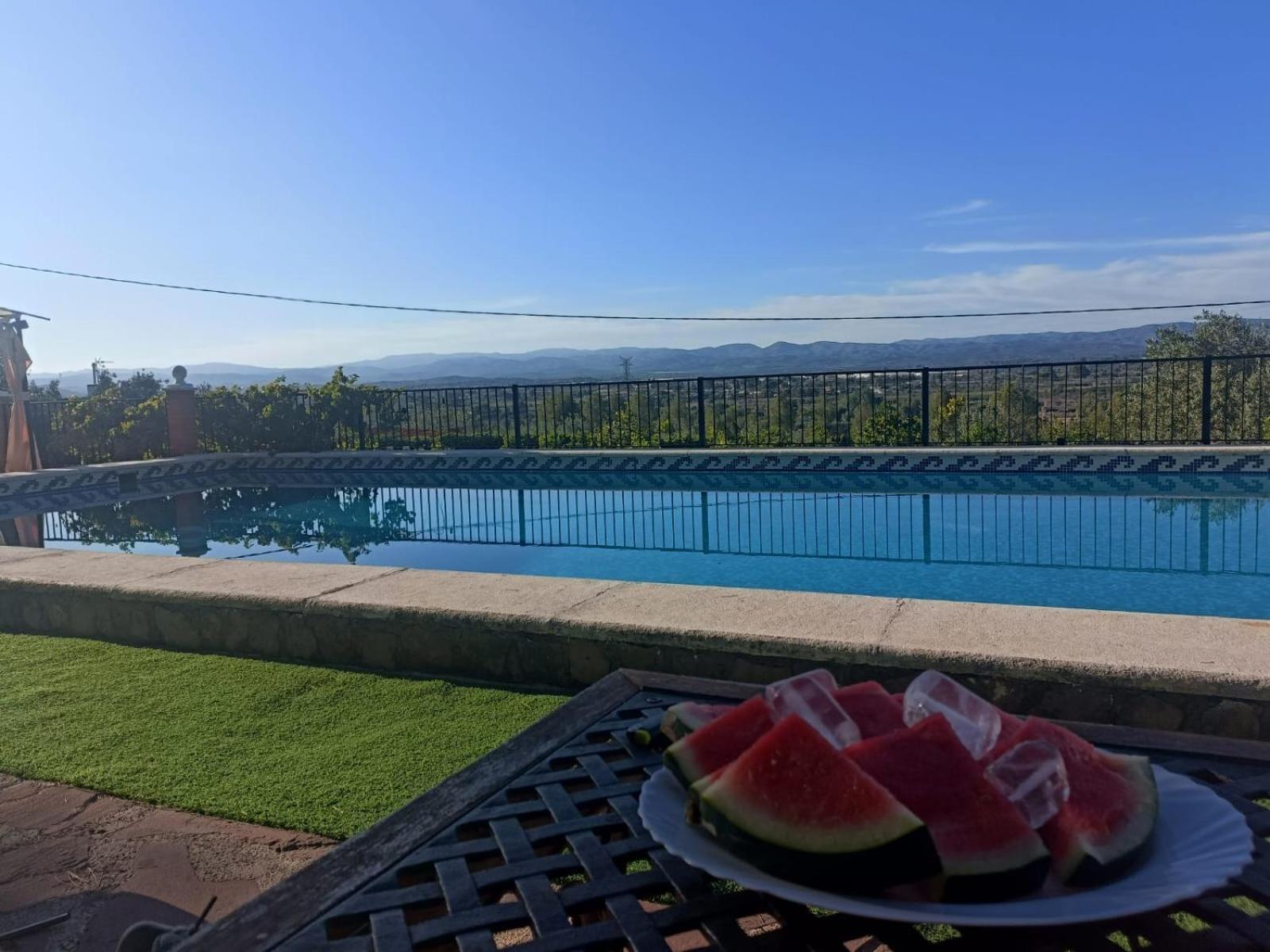 Bedroom With Private Bathroom And Two-bedroom Family In Quiet Forest 80m2 Large Swimming Pool Music Town The Garden And Swimmingpool And Garden Are Shared Homestay *