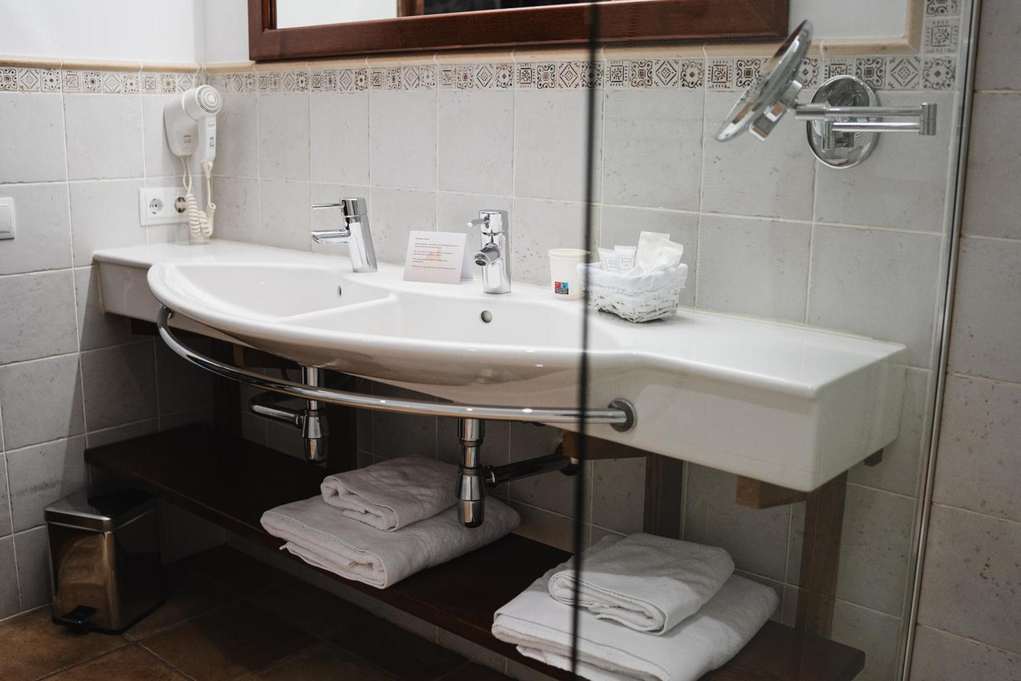 Hotel Rural Latorrién De Ane 3*