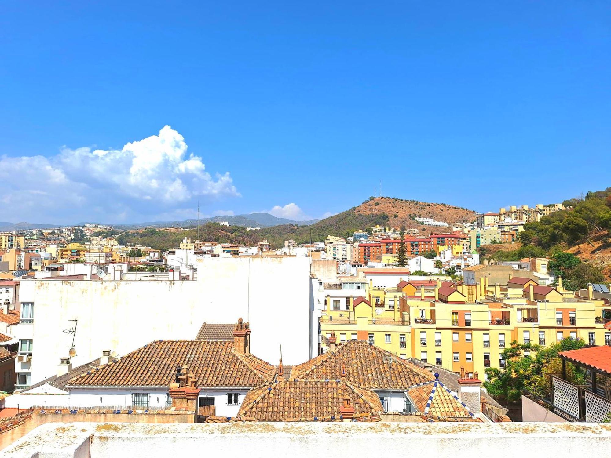 Apartment Centre Rooftop Terrace With Panoramic Views *