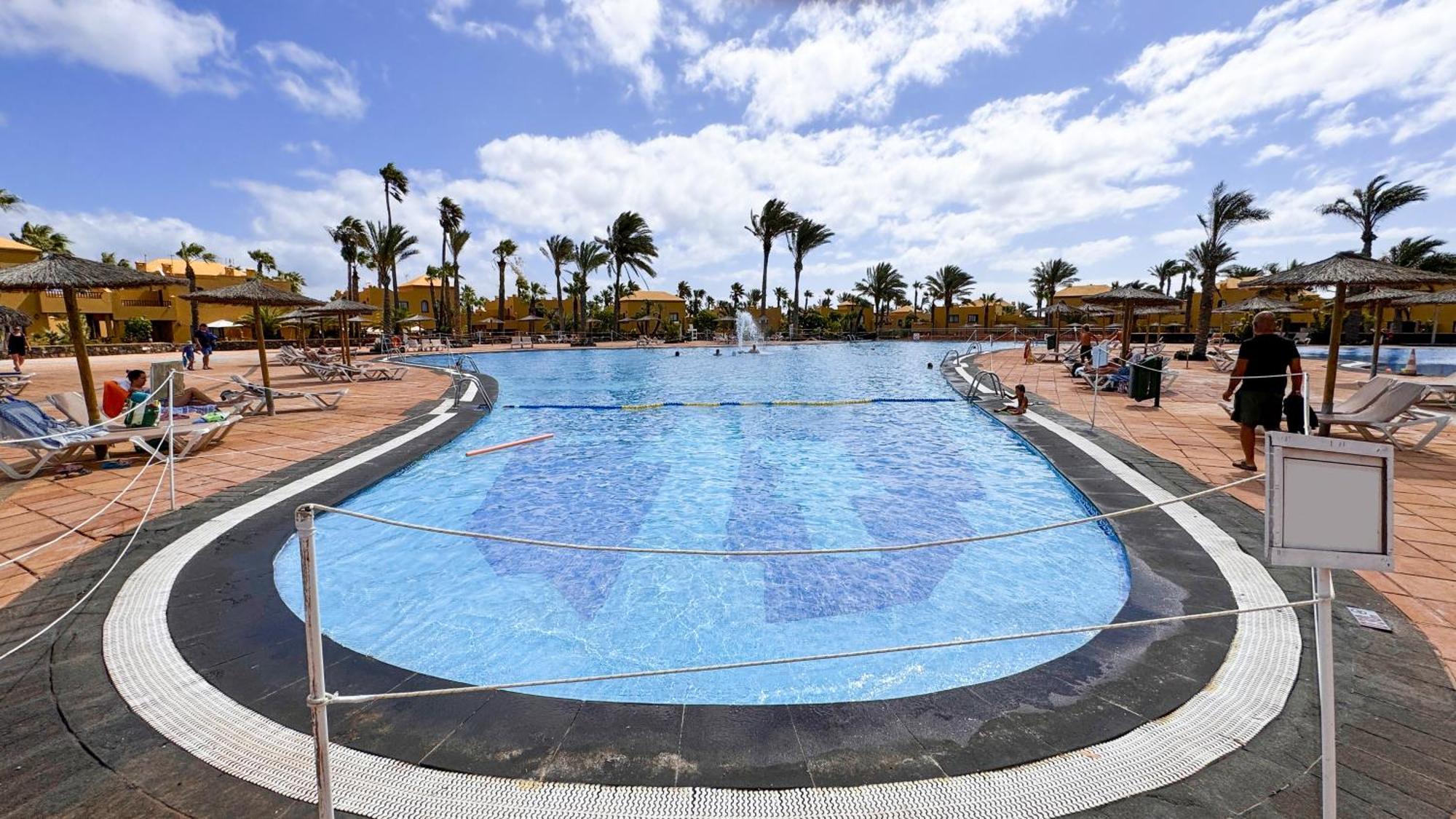 Golden Dream, Swimming Pool And Parking